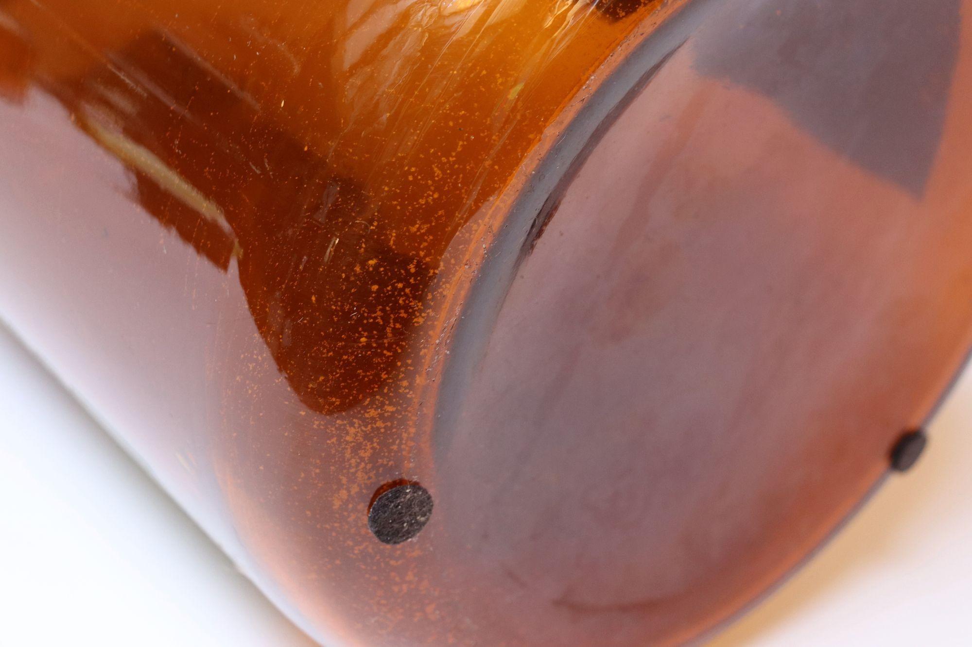 Vieille vitrine de magasin surdimensionnée en forme de bouteille de whisky à trois plumes en vente 2
