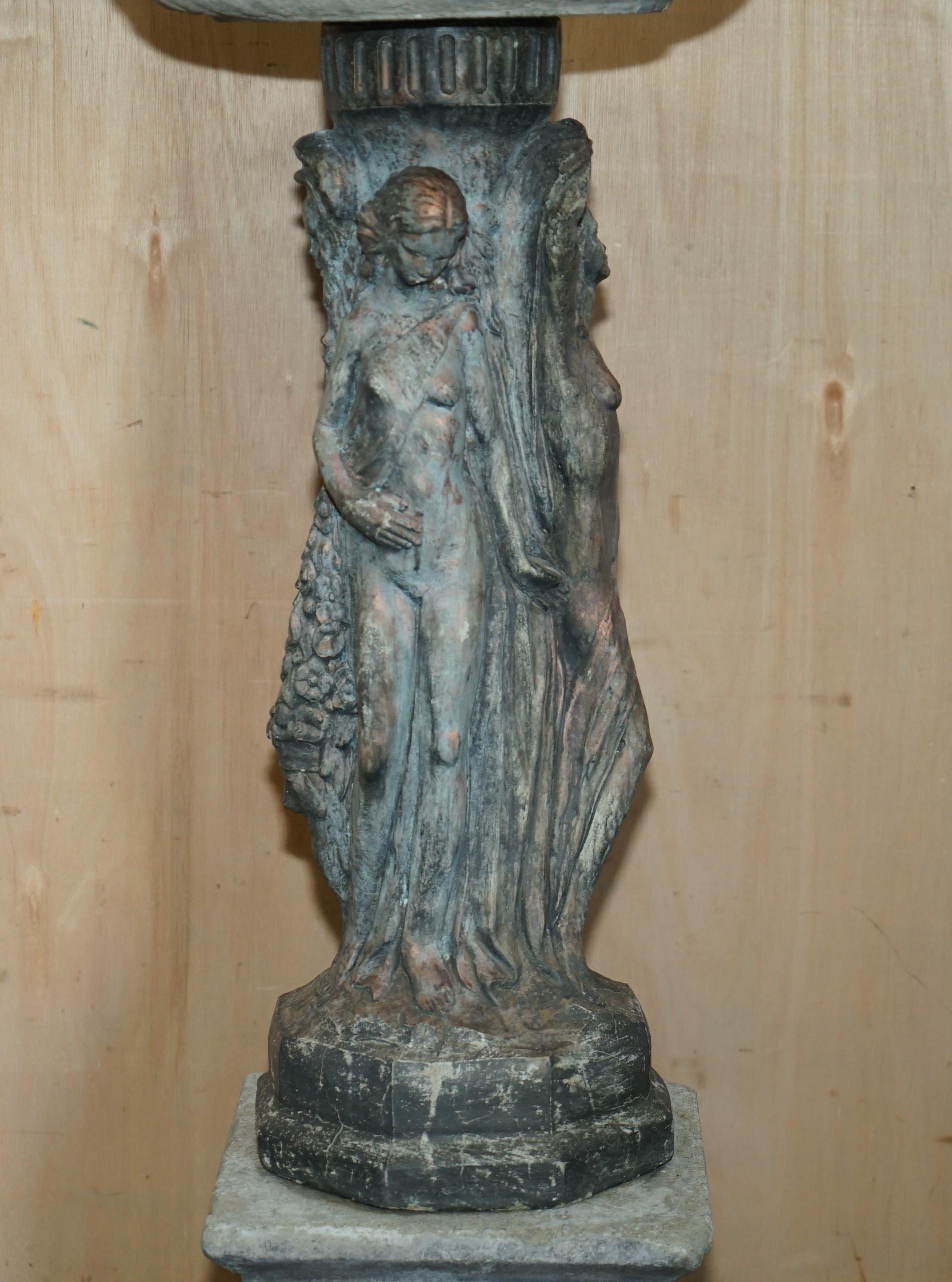 ESTATUA VINTAGE DE BAñO DE AVES DE TRES GRACES CON ACABADO ALTAMENTE PATINADO en venta 4