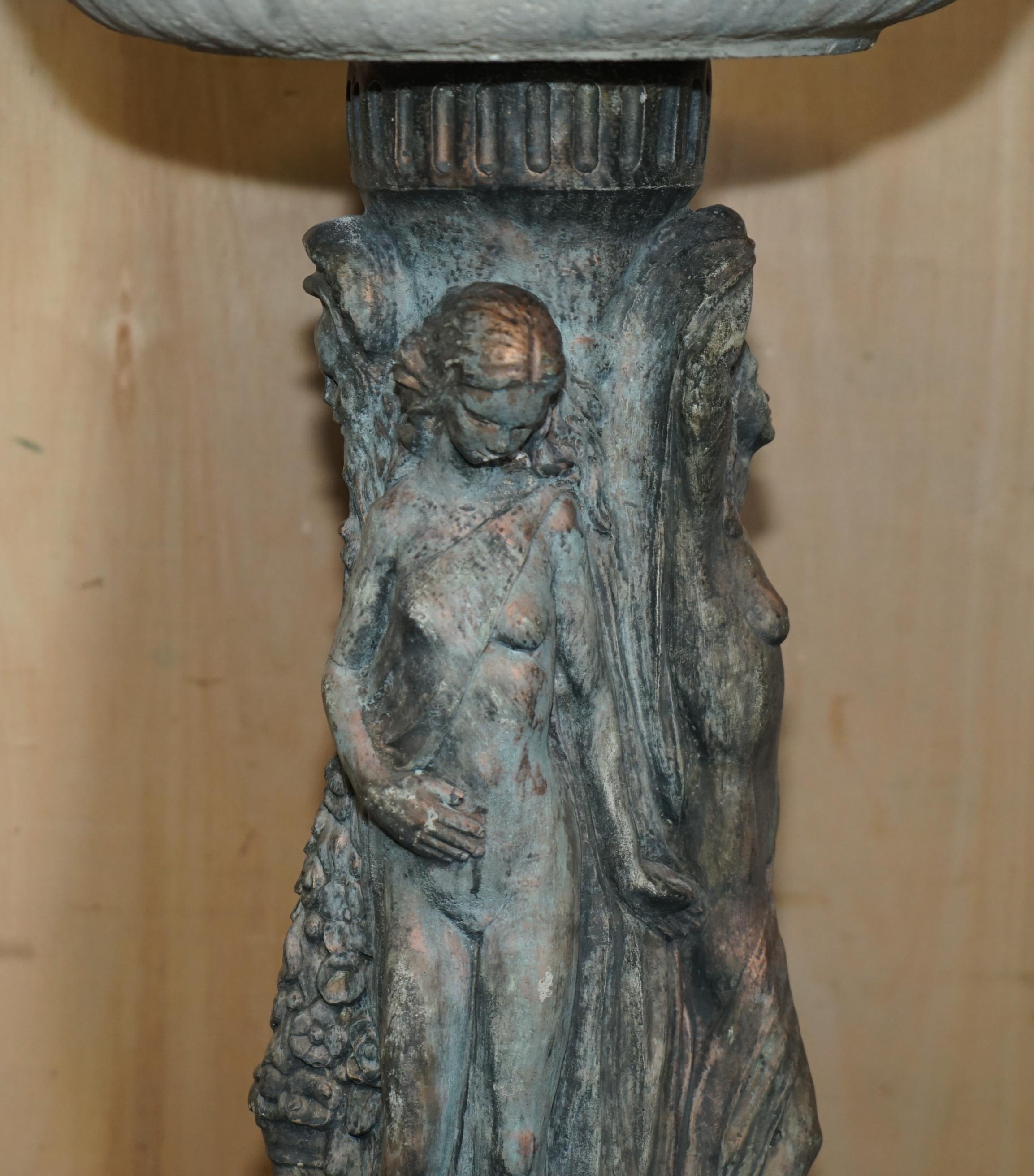ESTATUA VINTAGE DE BAñO DE AVES DE TRES GRACES CON ACABADO ALTAMENTE PATINADO en venta 5