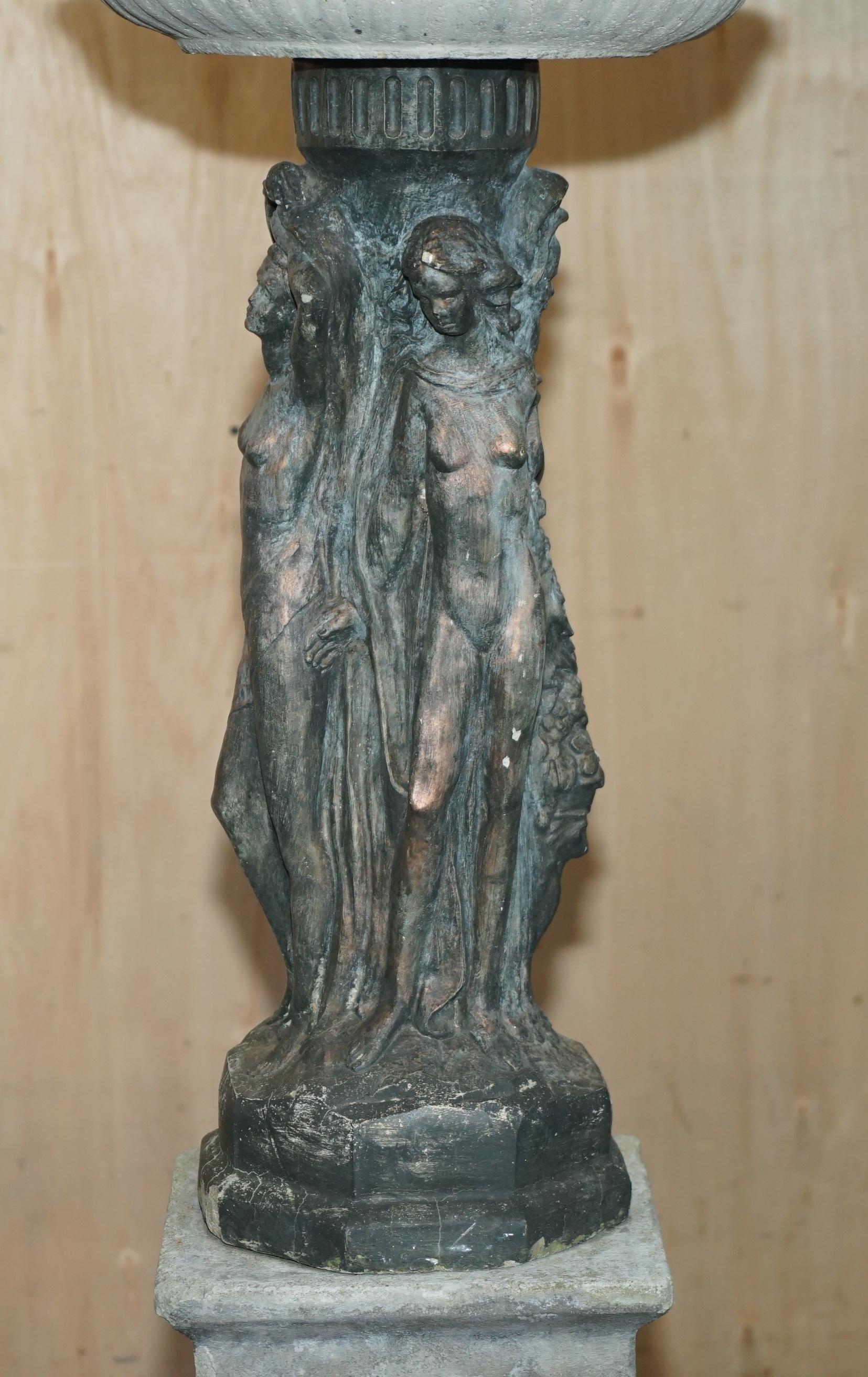 ESTATUA VINTAGE DE BAñO DE AVES DE TRES GRACES CON ACABADO ALTAMENTE PATINADO en venta 11