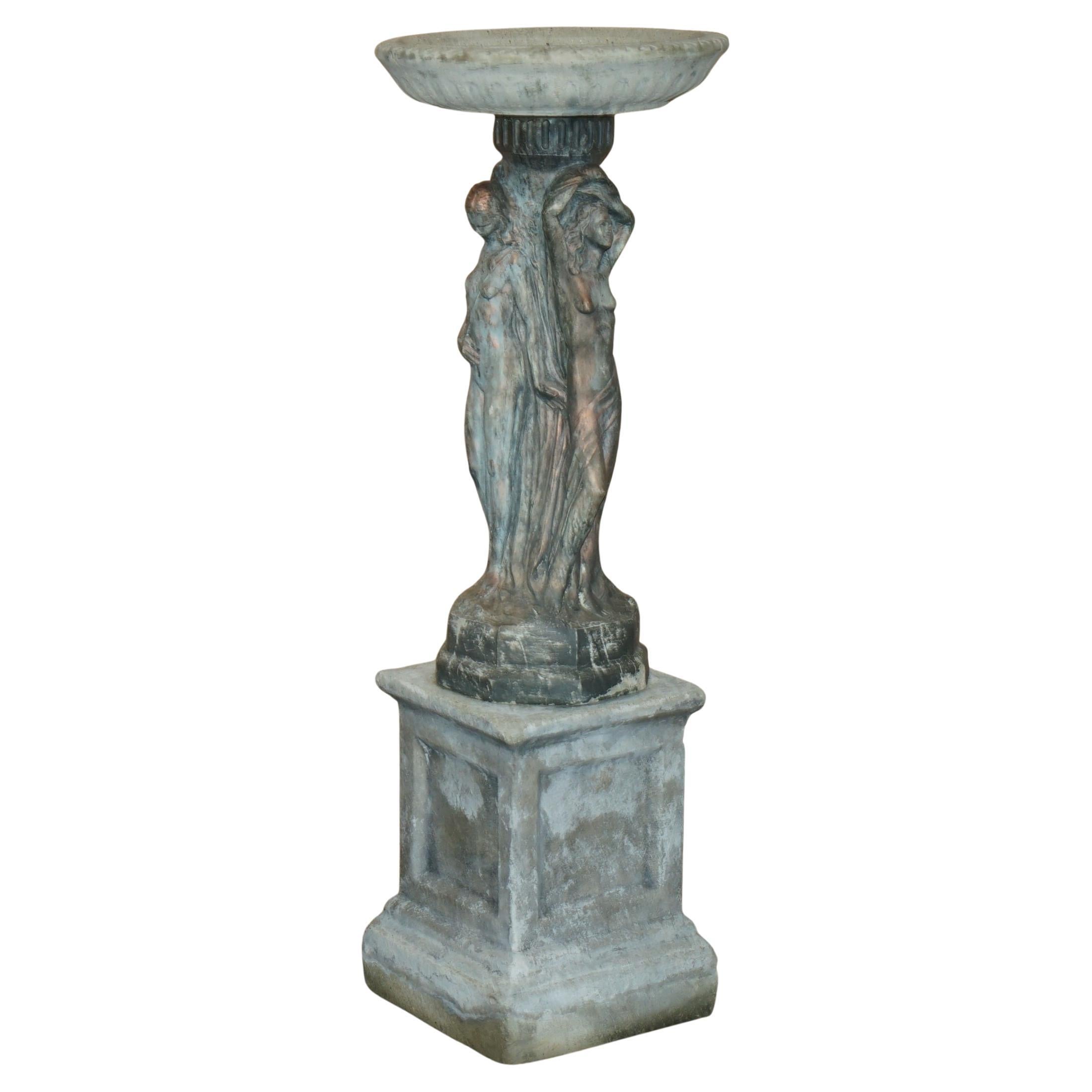 ESTATUA VINTAGE DE BAñO DE AVES DE TRES GRACES CON ACABADO ALTAMENTE PATINADO en venta
