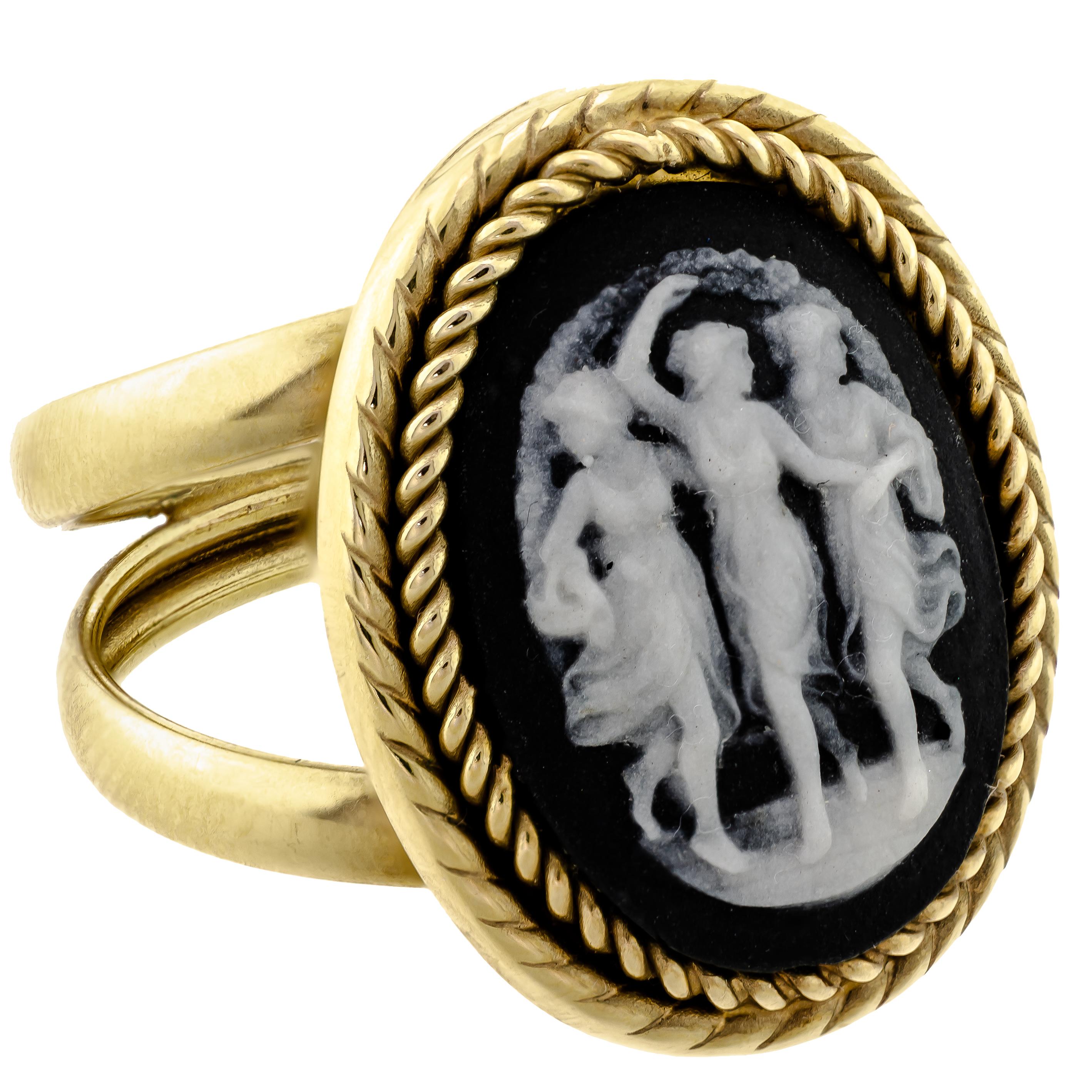 Vintage Three Graces Black and White Wedgwood Cameo Ring In Good Condition In Wheaton, IL