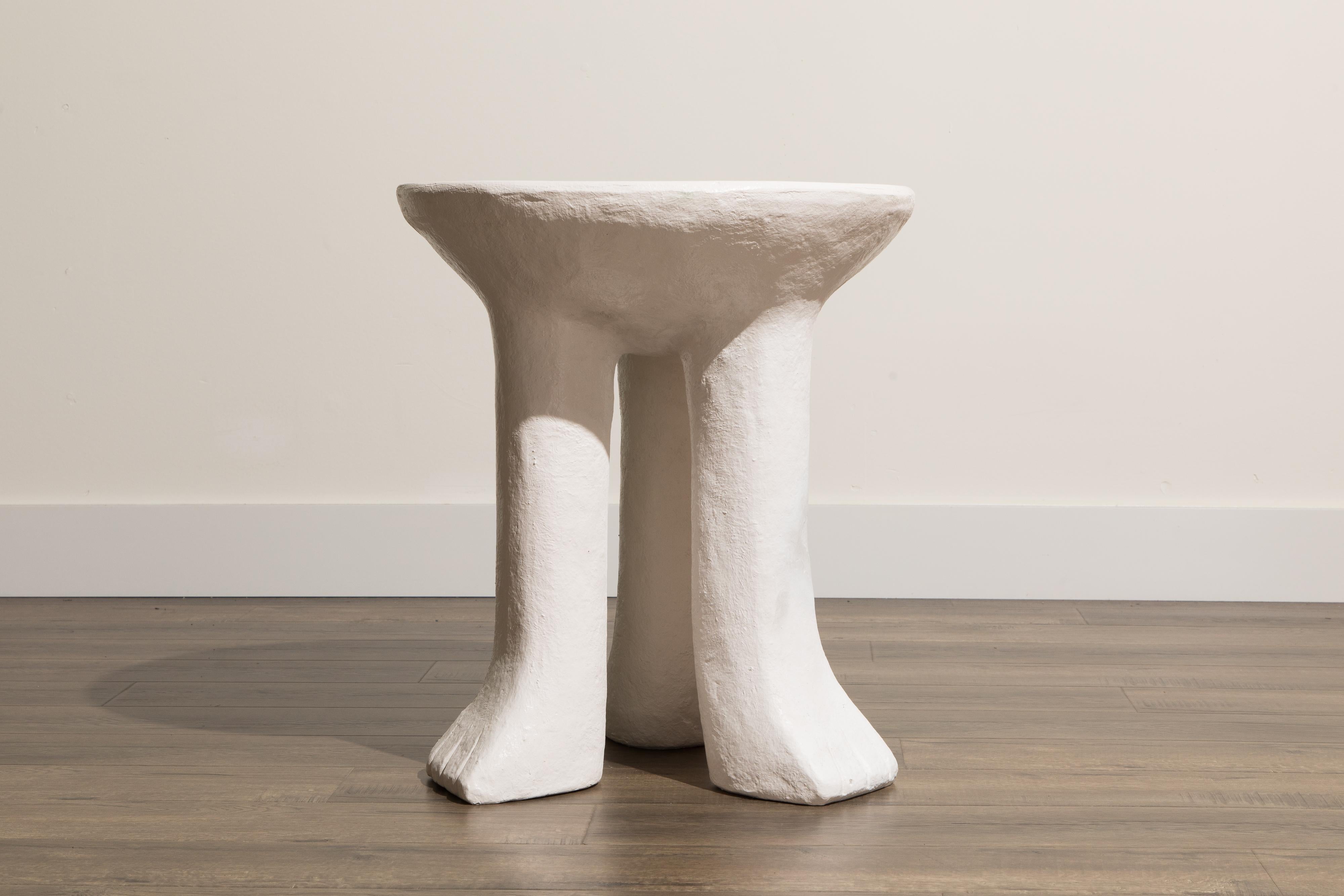 Vintage Three-Legged Side Table in the Style of John Dickinson in White Plaster In Good Condition In Los Angeles, CA
