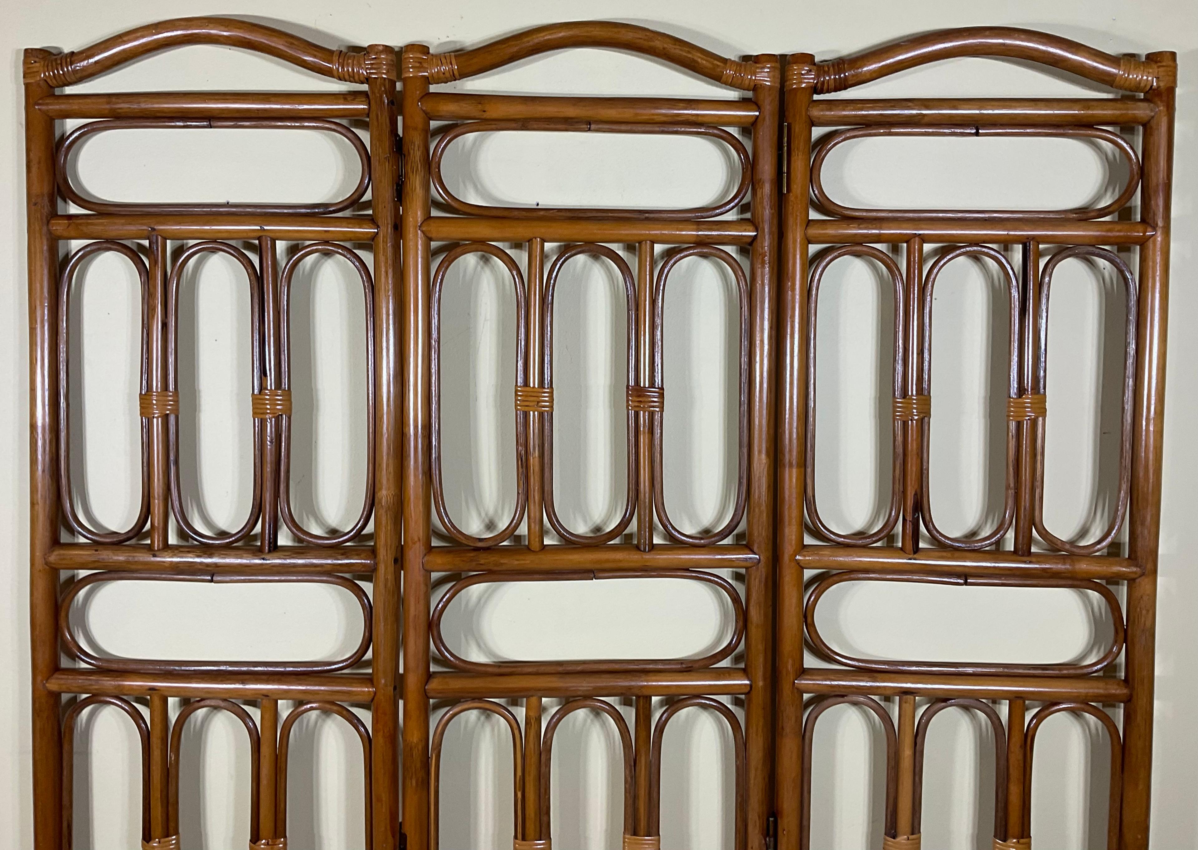 Hand-Crafted Vintage Three-Panel Bamboo Screen For Sale