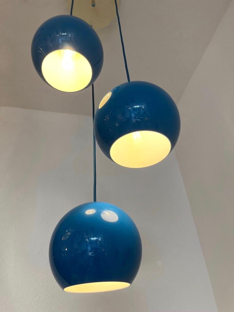 Vintage Three Pendant Lamp Turquoise Blue Topan by Verner Panton ca. 1959 In Good Condition For Sale In Geneva, CH
