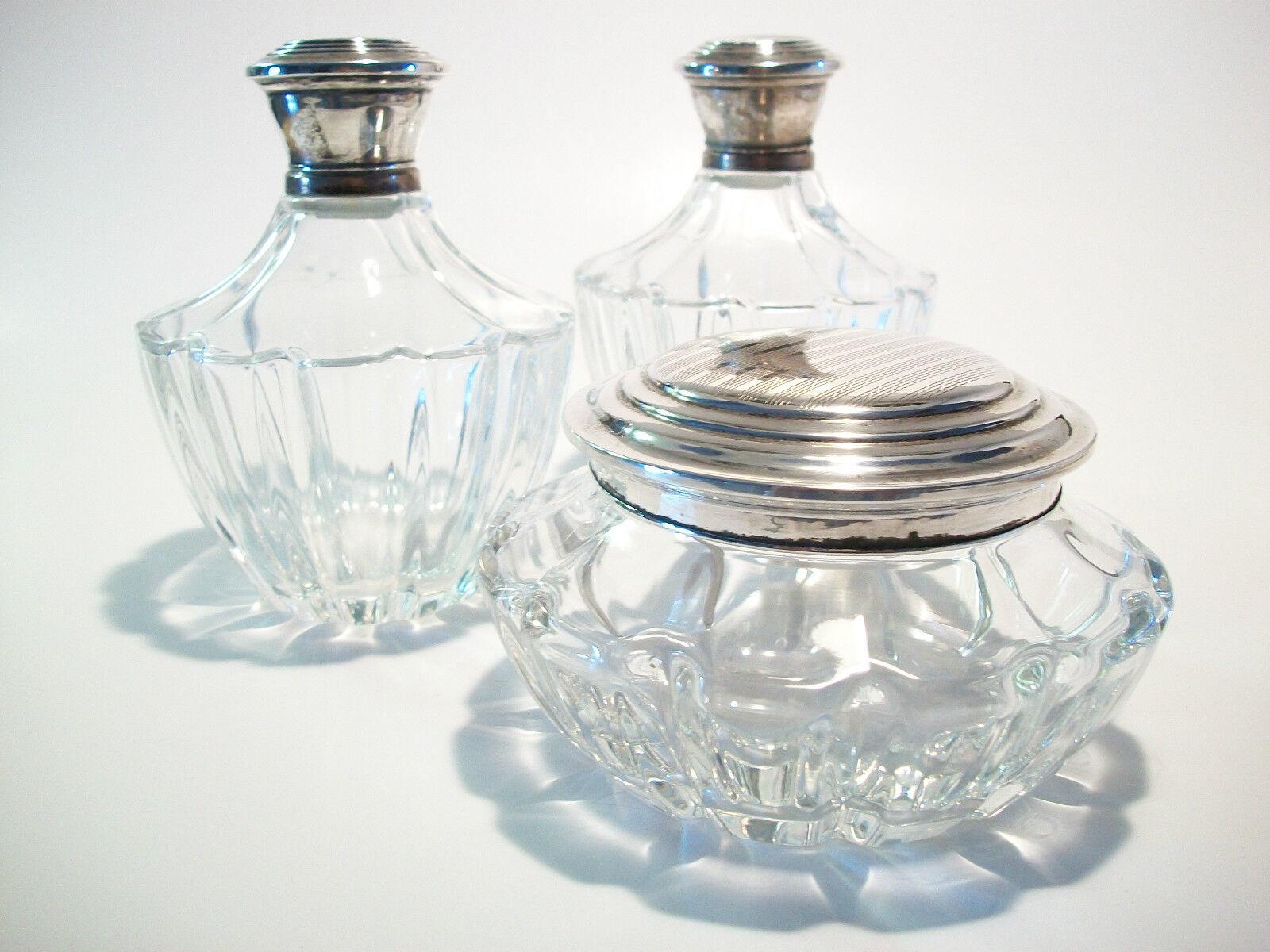 Plaqué argent Set de toilette trois pièces vintage - A Silver Plate & Crystal - Début du 20ème siècle en vente