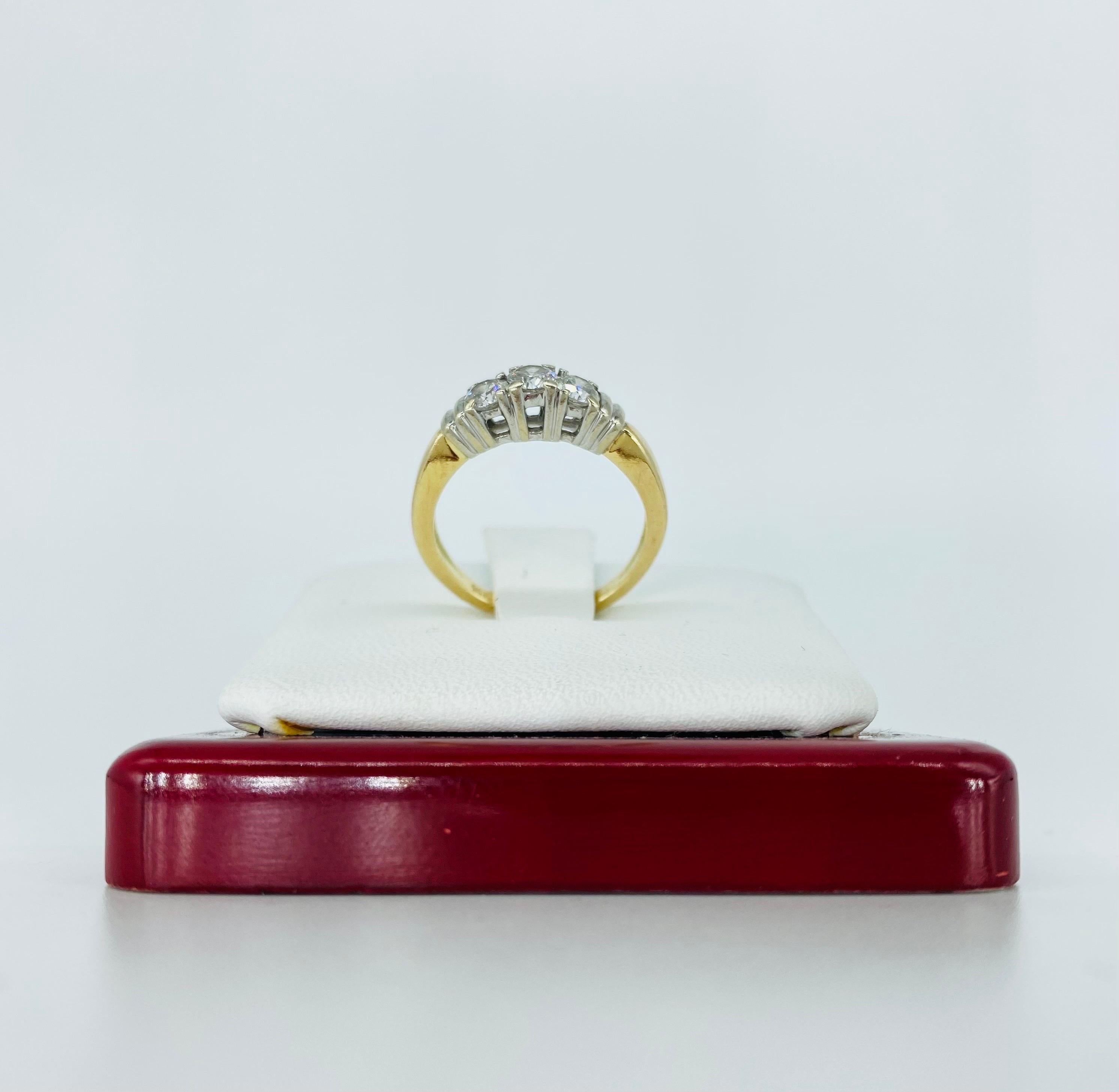 Vintage Three-Stone 0.60 Carat Diamond Ring 14k Gold For Sale 2