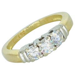 Anello vintage con tre pietre e diamanti da 0,60 carati in oro 14k