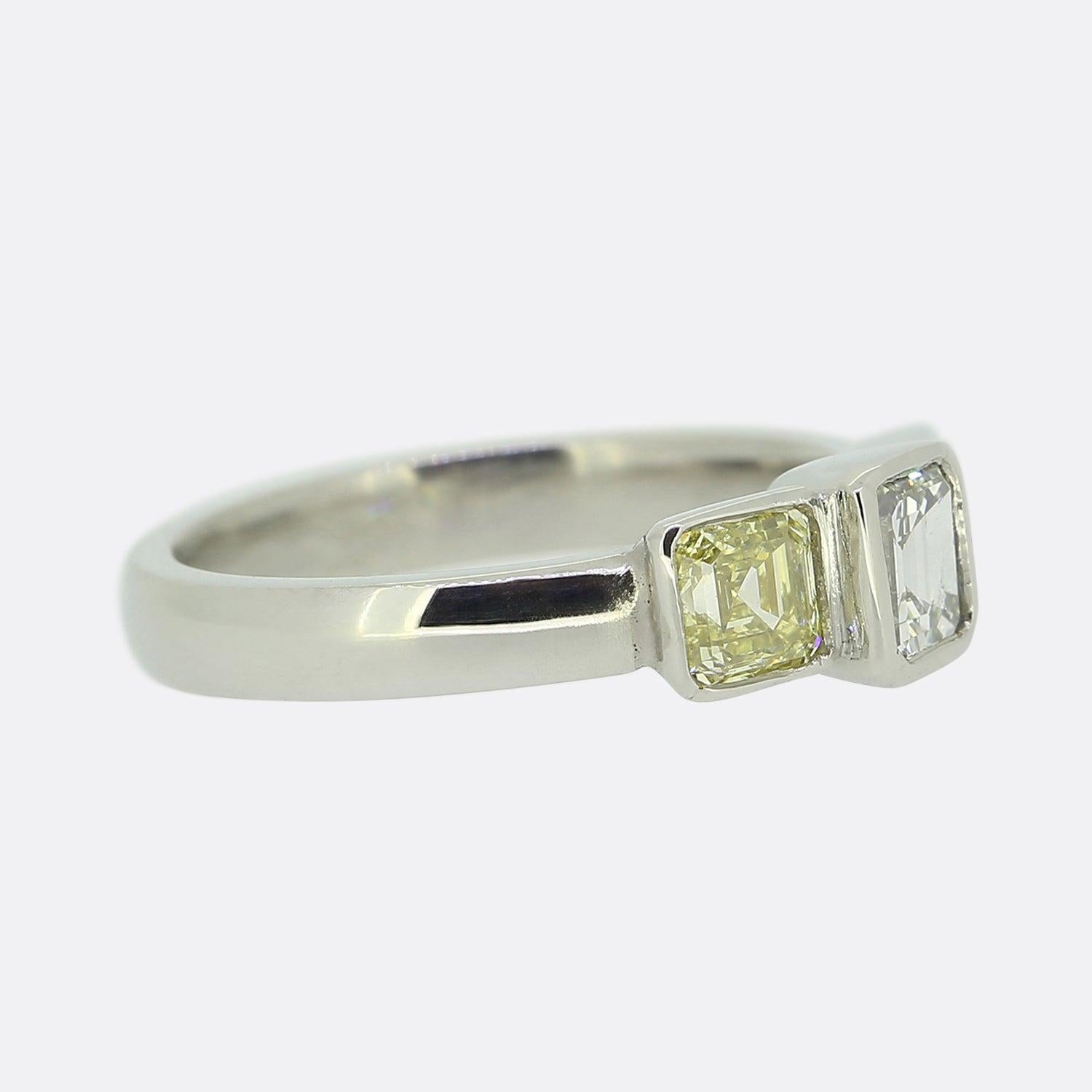 Vintage Three-Stone Asscher Cut Diamond Ring In Good Condition For Sale In London, GB