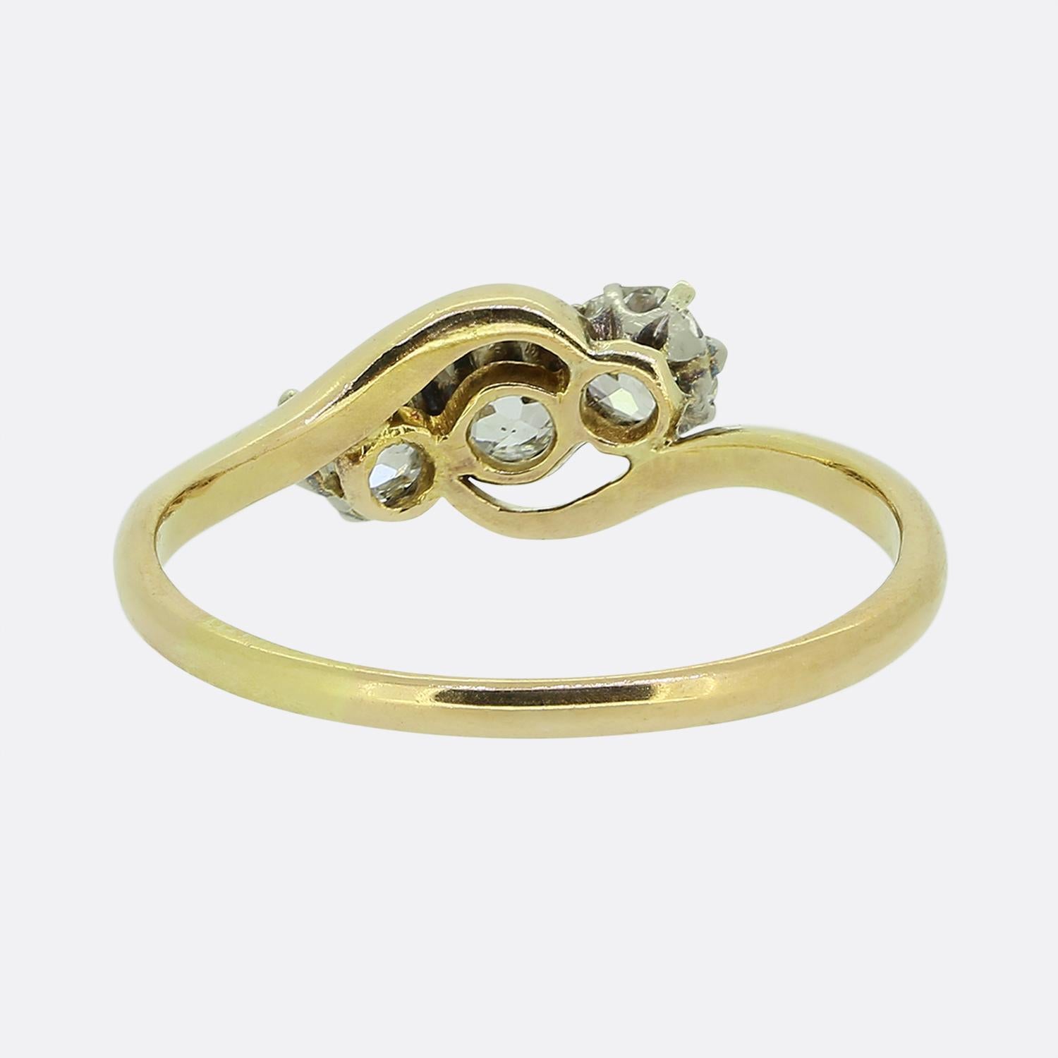 Vintage Three-Stone Diamond Ring In Good Condition For Sale In London, GB