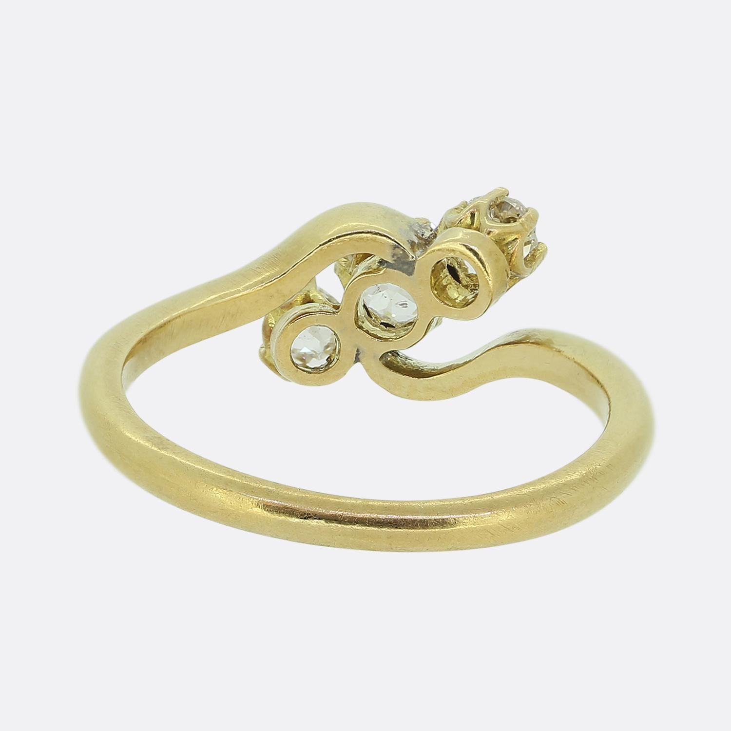Vintage Three-Stone Diamond Ring In Good Condition For Sale In London, GB
