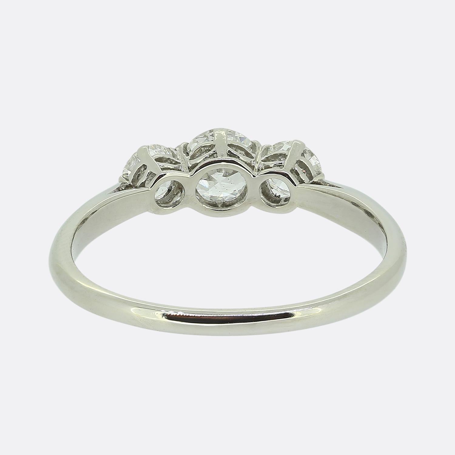 Vintage Three-Stone Diamond Ring In Excellent Condition For Sale In London, GB