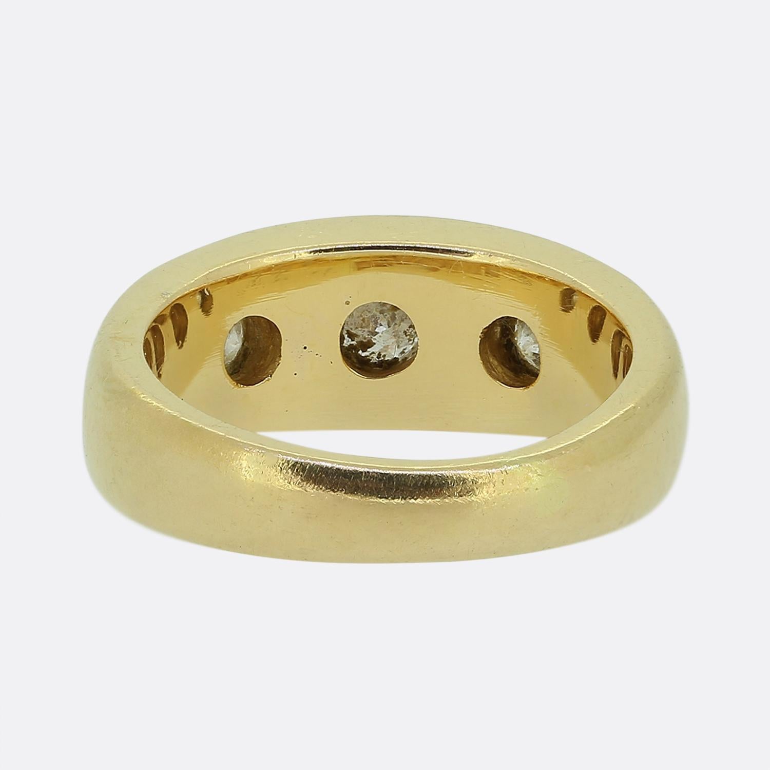 Vintage Three-Stone Diamond Ring In Good Condition In London, GB