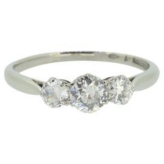 Anello Vintage con tre pietre e diamanti