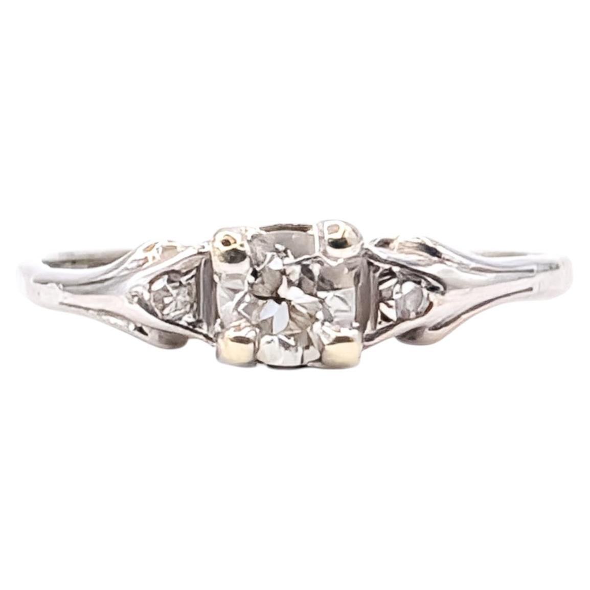 Anello vintage con tre diamanti in oro bianco 14k