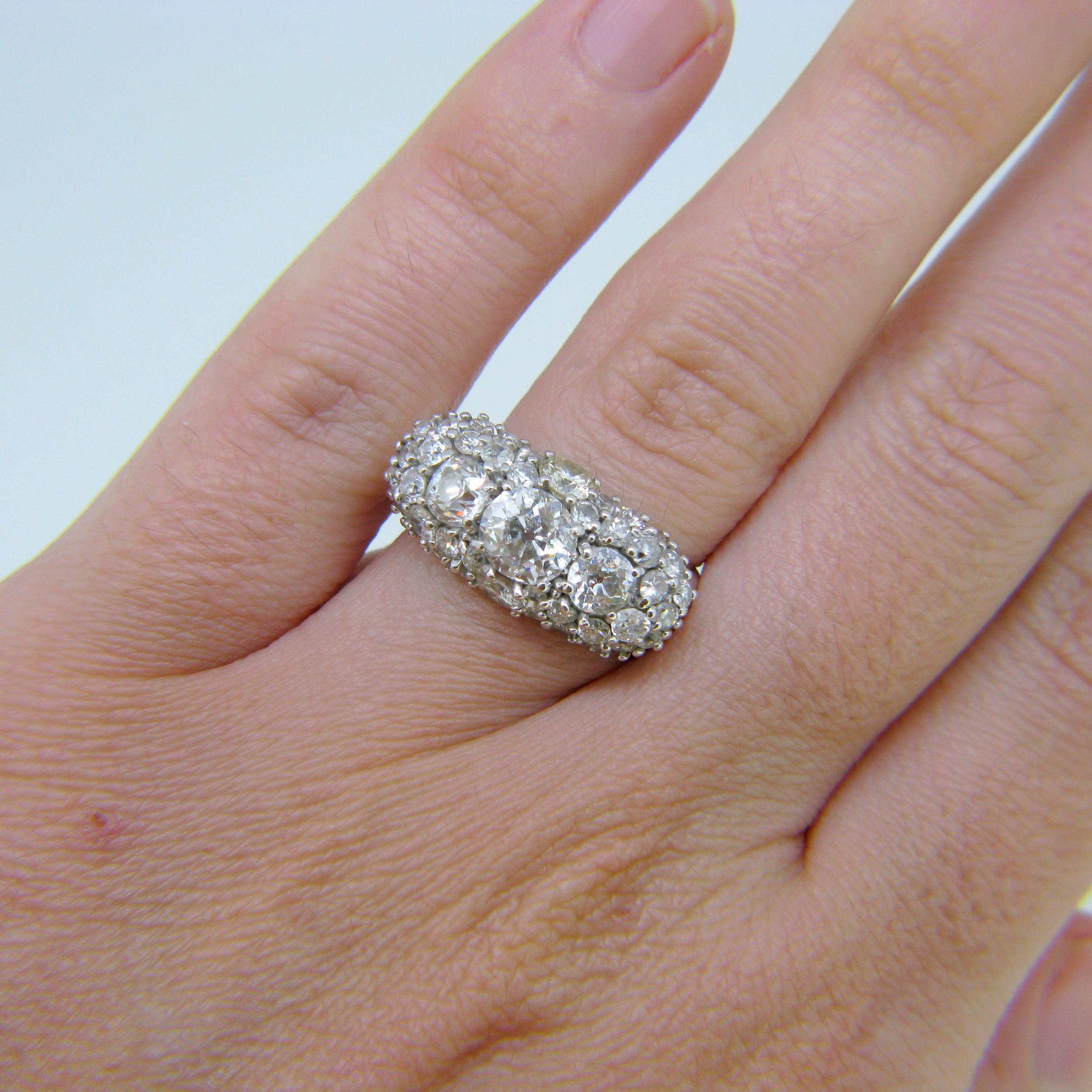 Women's or Men's Vintage Three Stone Diamonds Ring, 18kt White Gold