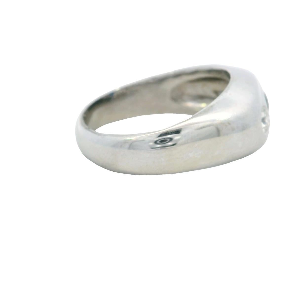Bague gitane vintage à trois pierres avec saphirs et diamants en or blanc 14 carats en vente 2