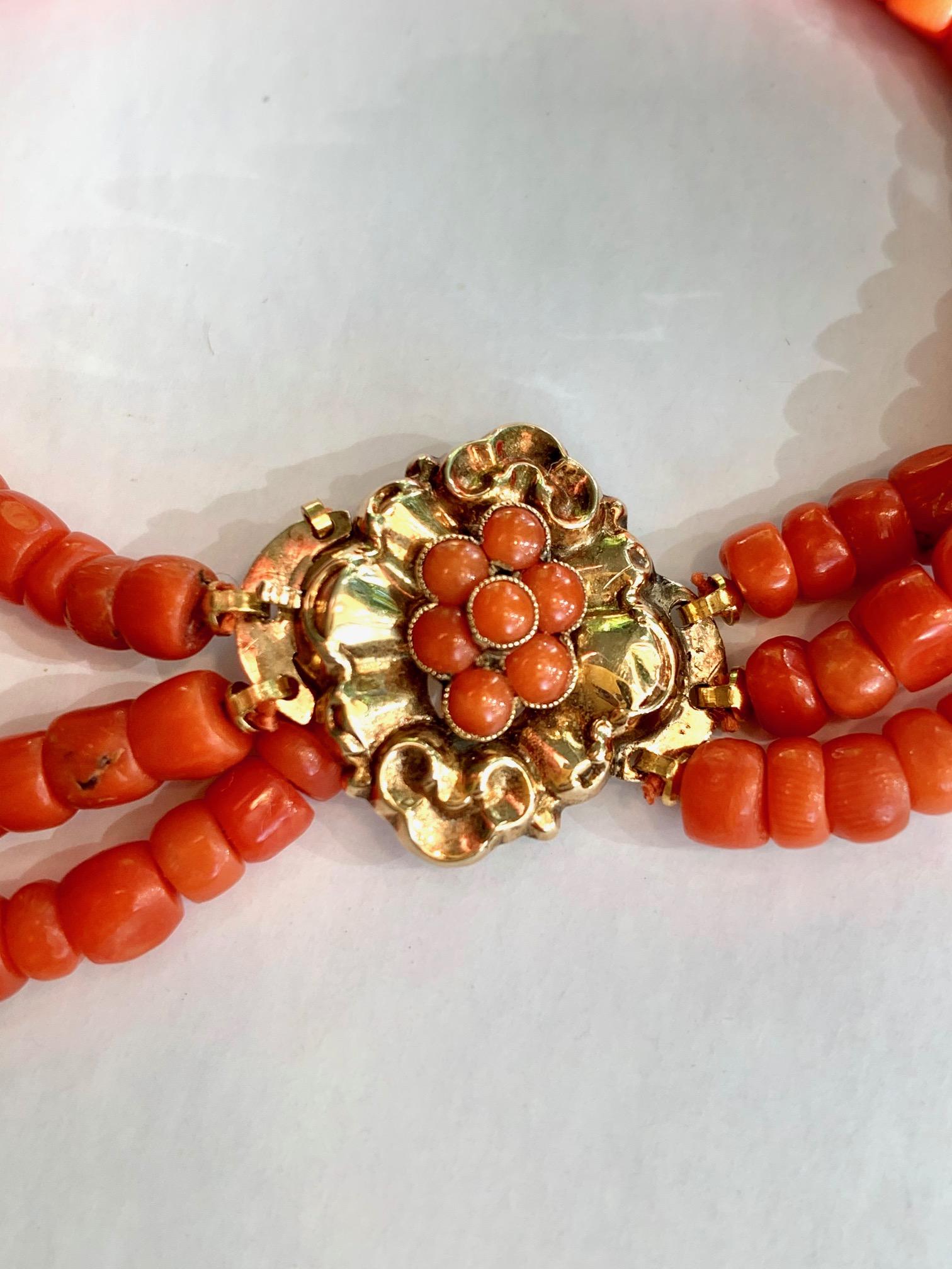 Vintage Three-Strand Graduated Natural Coral Necklace with 14 Karat Gold Clasp For Sale 3