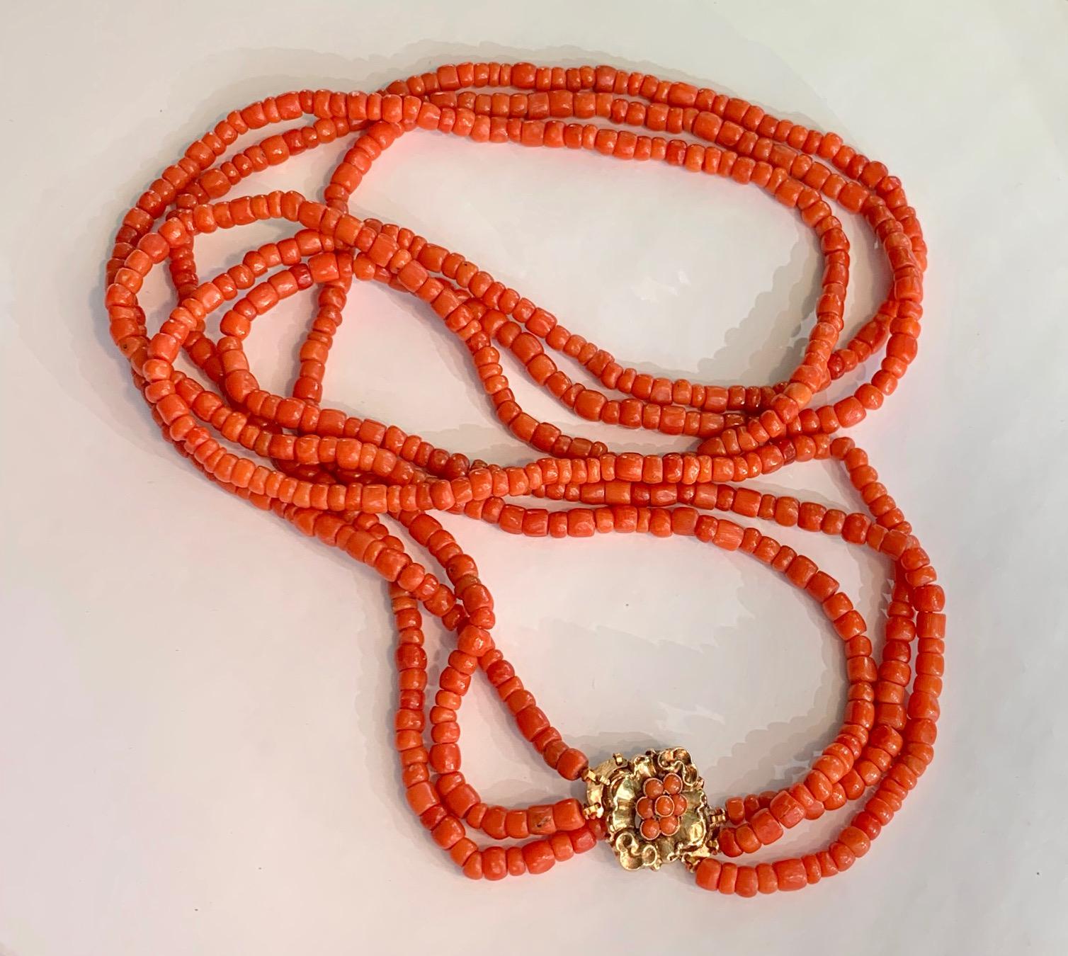 Vintage Three-Strand Graduated Natural Coral Necklace with 14 Karat Gold Clasp For Sale 4