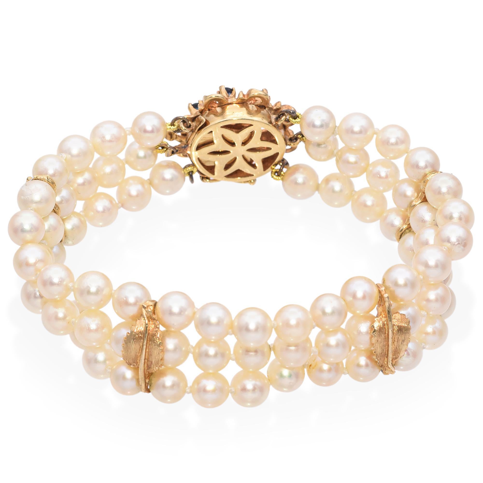 Dreistrangiges Vintage-Perlenarmband mit Saphirverschluss aus 14k Gelbgold (Rundschliff)