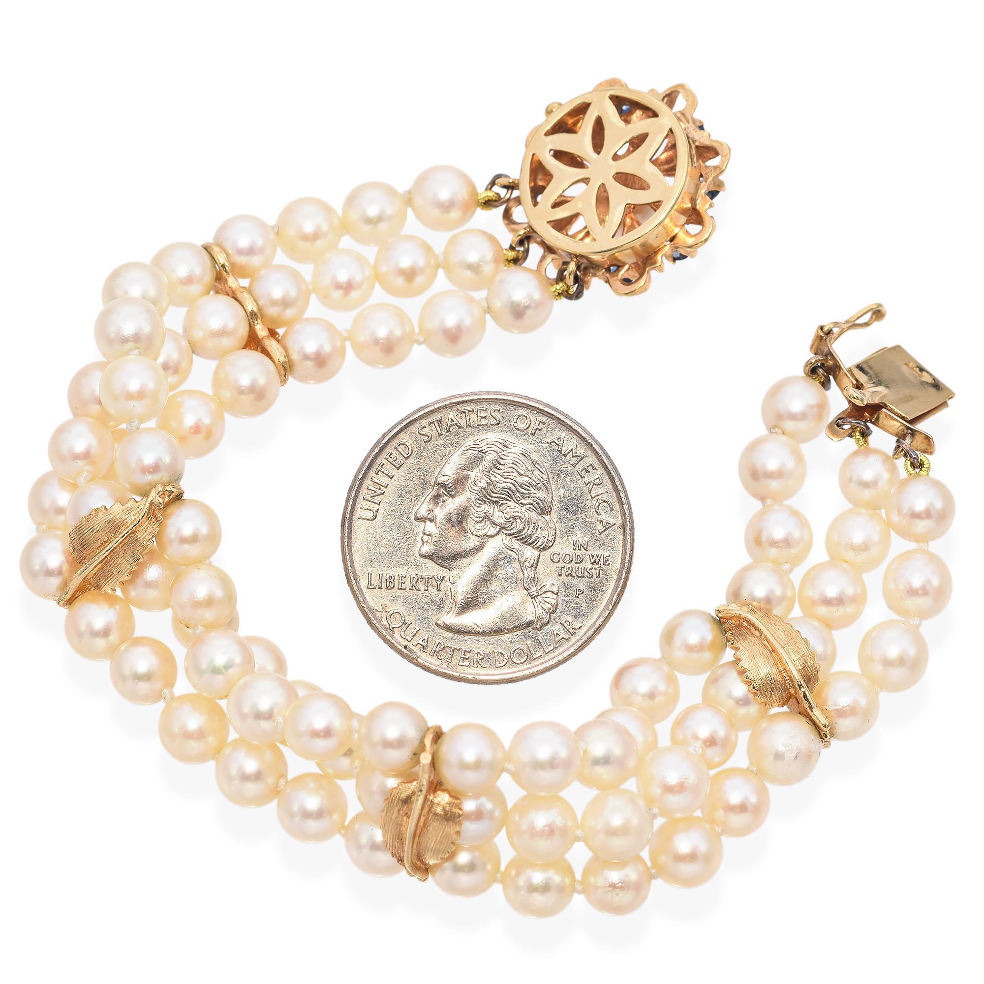Dreistrangiges Vintage-Perlenarmband mit Saphirverschluss aus 14k Gelbgold im Zustand „Gut“ in New York, NY