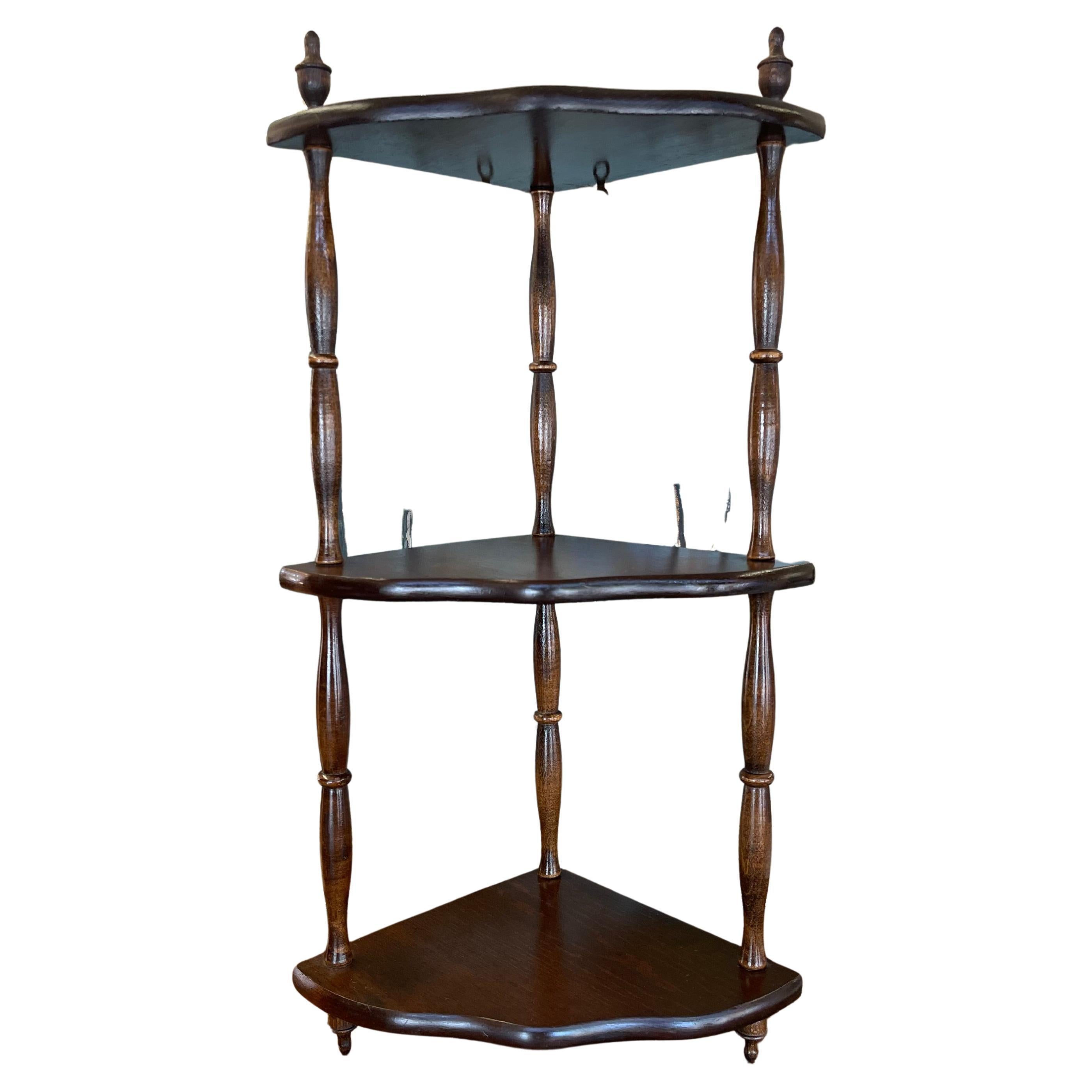 Scaffale Whatnot angolare vintage a tre livelli in Wood scuro, appeso o in piedi