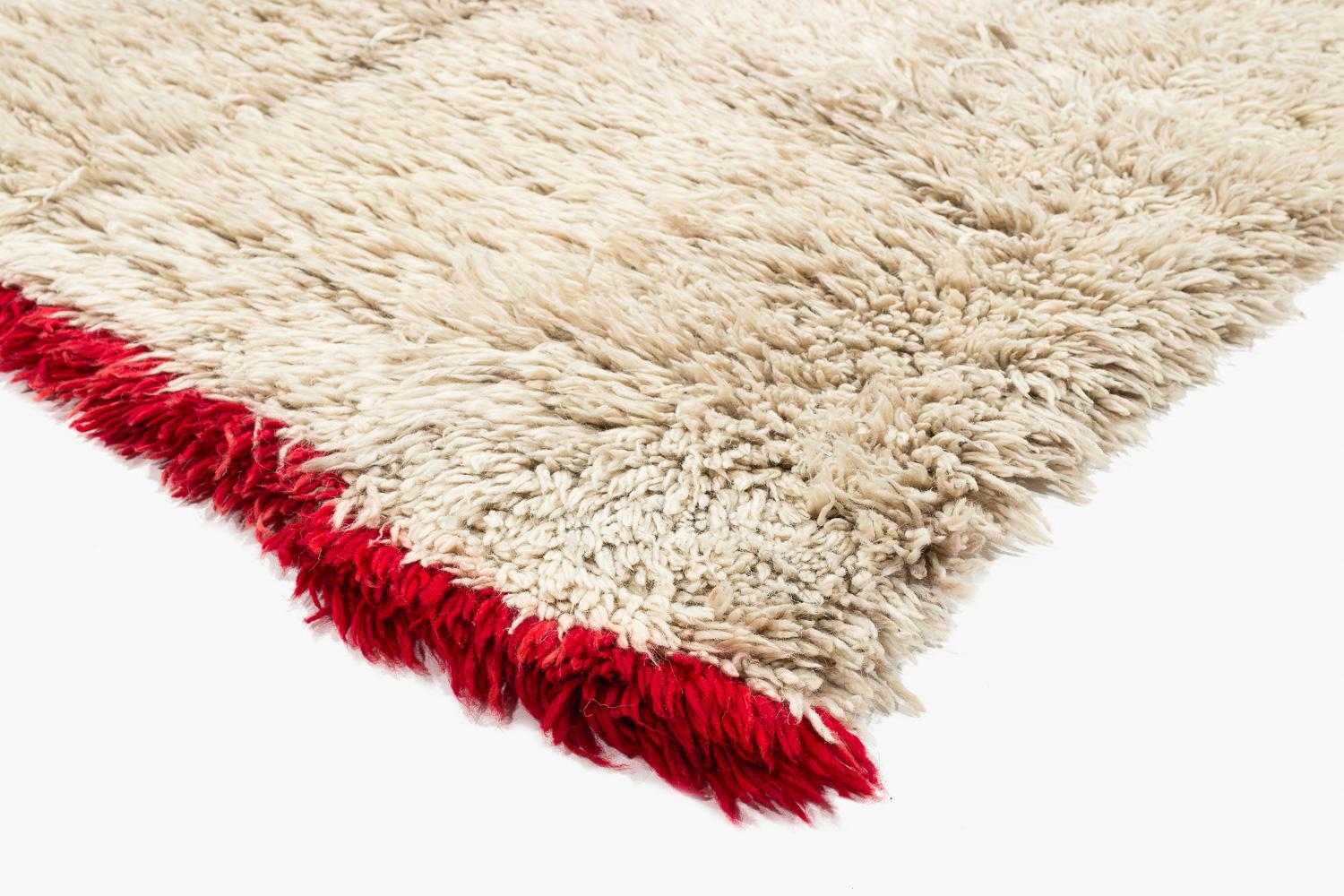 Vintage Tibetan Wool Blanket or Rug with Grey and Red End Panel 5'3'' x 6'3'' In Excellent Condition For Sale In New York, NY