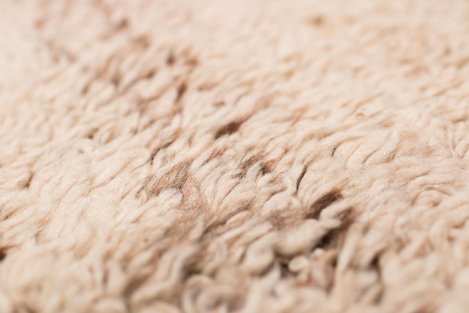 Vintage Tibetan White Wool Decke oder Teppich mit rotem Ende Panel 5'7'' x 4'8'' (Handgewebt) im Angebot