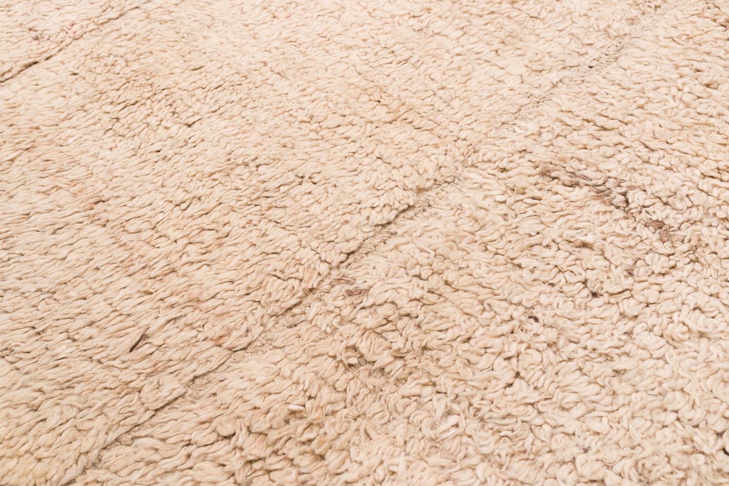 Vintage Tibetan White Wool Decke oder Teppich mit rotem Ende Panel 5'7'' x 4'8'' im Angebot 3