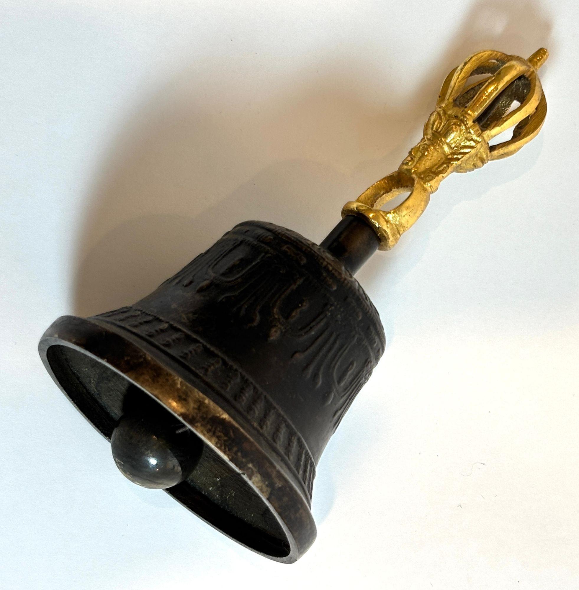 Cloche de méditation tibétaine vintage en bronze avec poignée Vajra dorée 20ème siècle Bon état - En vente à North Hollywood, CA