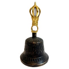 Campana da meditazione tibetana d'epoca in bronzo con manico dorato Vajra XX secolo
