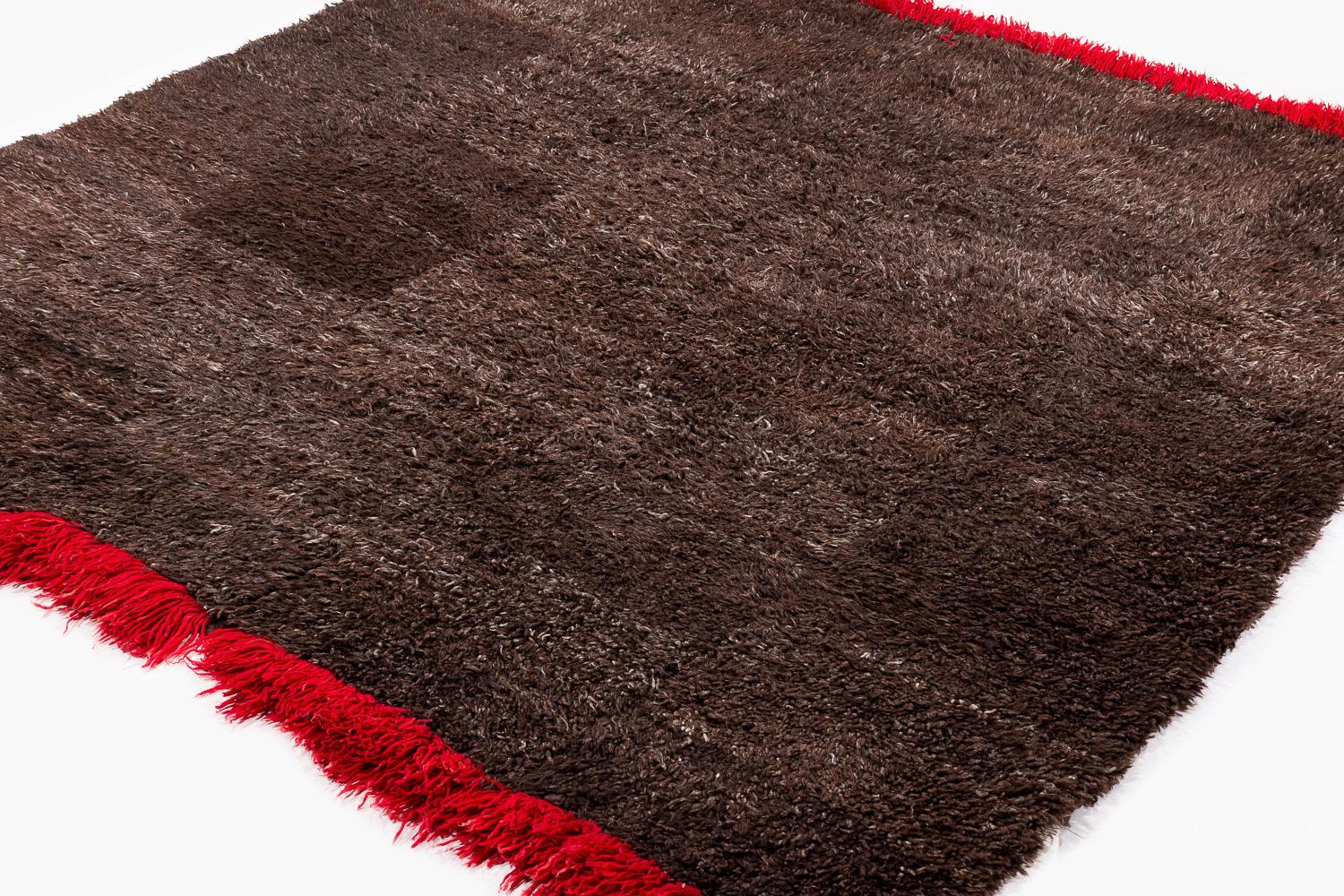 Vintage Tibetan Brown Shag Wolle Decke oder Teppich mit rotem Ende Panel 6'2'' x 6'2