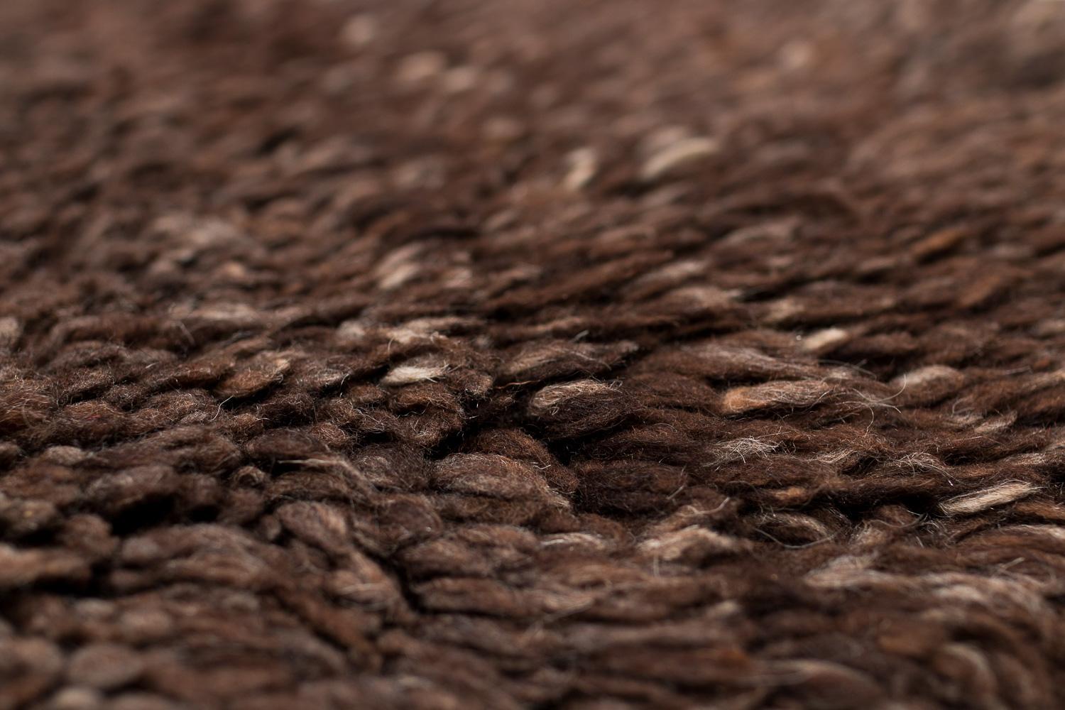 Tapis tibétain vintage en laine Shag Brown et panneau d'extrémité rouge 5'1'' (L) x 5' (L) en vente 3