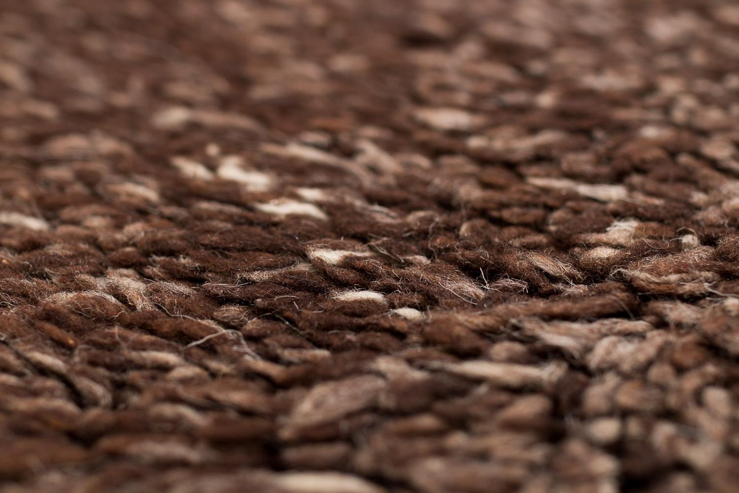 Tapis tibétain vintage en laine Shag Brown et panneau d'extrémité rouge 5'1'' (L) x 5' (L) en vente 5