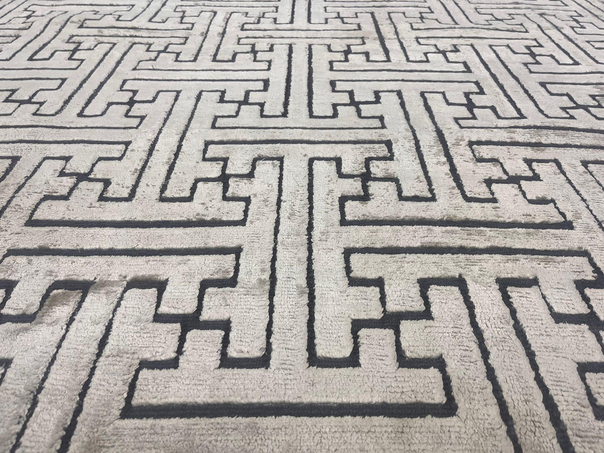 XX secolo Tappeto decorativo tibetano d'epoca in lana e seta 12'9