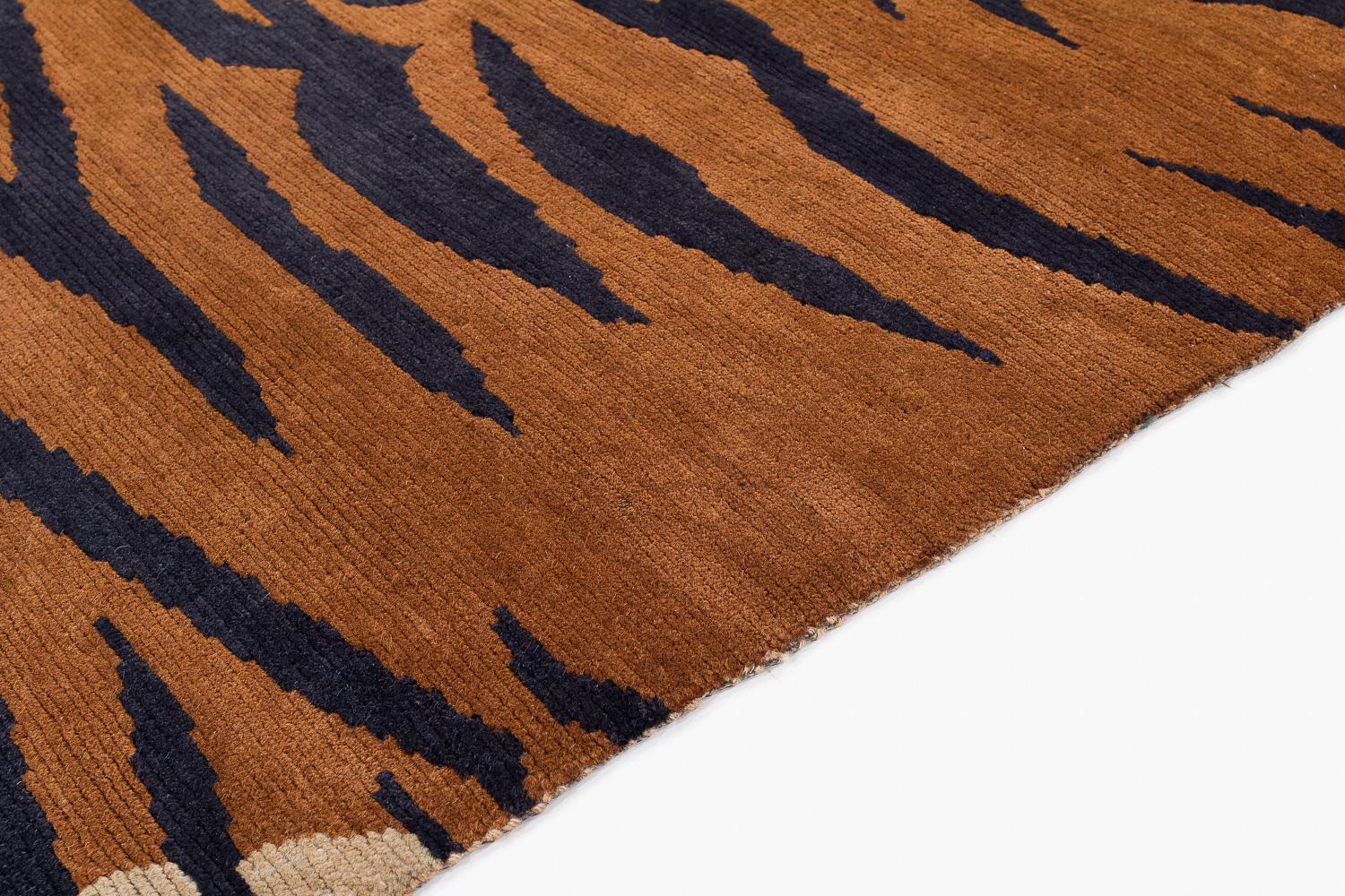 Tappeto vintage tibetano Khaden Tiger Animal Print con accenti di lana marrone fatto a mano in vendita 2