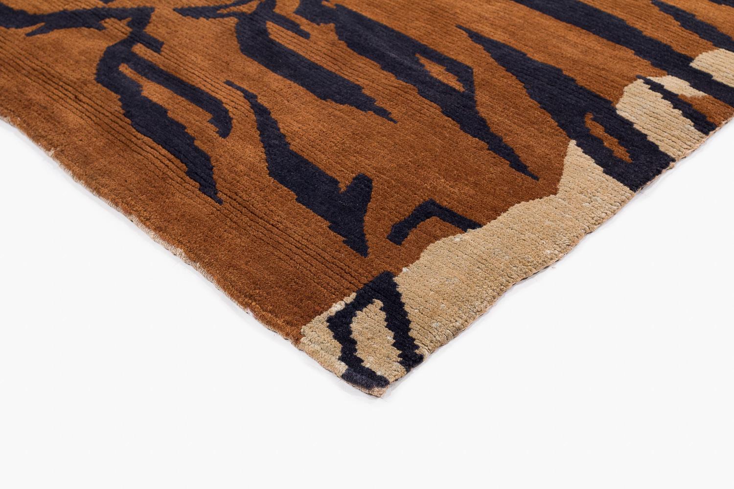 Tappeto vintage tibetano Khaden Tiger Animal Print con accenti di lana marrone fatto a mano in vendita 1