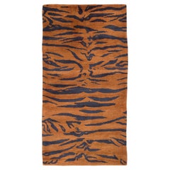 Tappeto vintage tibetano Khaden Tiger Animal Print con accenti di lana marrone fatto a mano