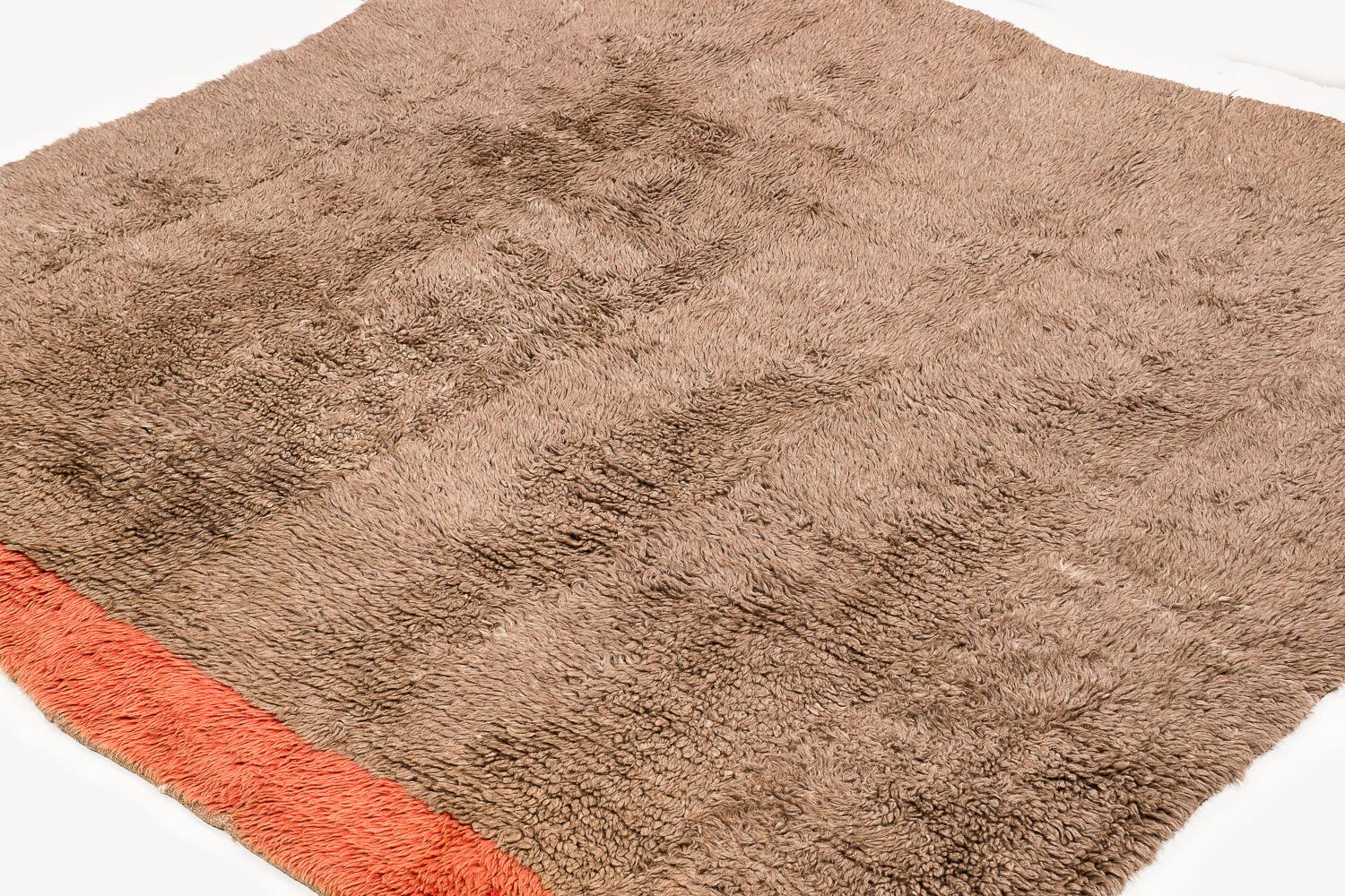 Tibétain Couverture ou tapis tibétain vintage en laine Brown avec panneau d'extrémité rouge 6'8