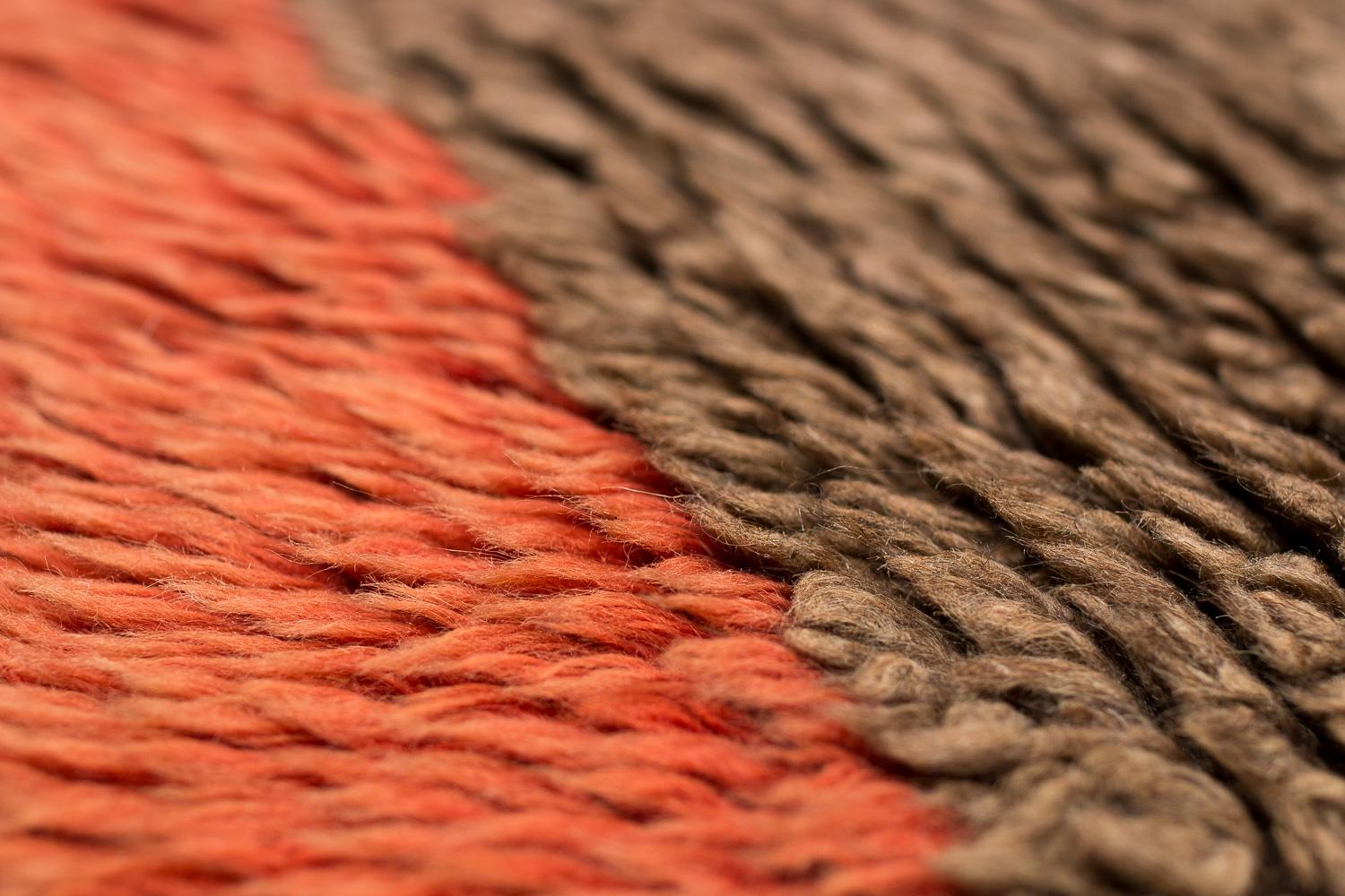 Tissé à la main Couverture ou tapis tibétain vintage en laine Brown avec panneau d'extrémité rouge 6'8