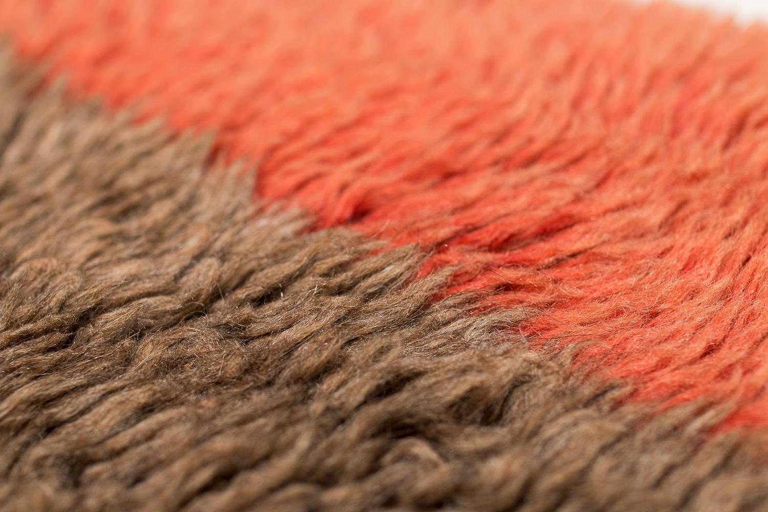 Couverture ou tapis tibétain vintage en laine Brown avec panneau d'extrémité rouge 6'8