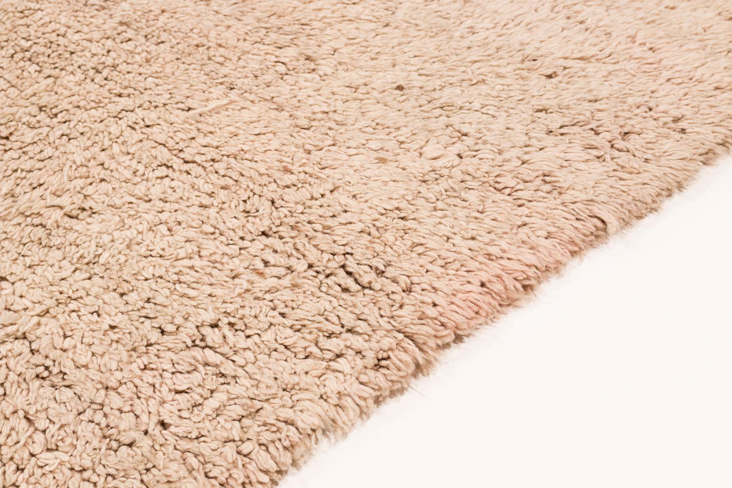 Tessuto a mano Tappeto o coperta tibetana vintage in lana bianca naturale con pannello finale rosso 5'8