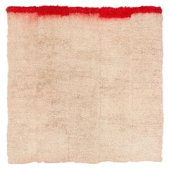 Tappeto o coperta tibetana vintage in lana bianca naturale con pannello finale rosso 5'8" x 5'8"