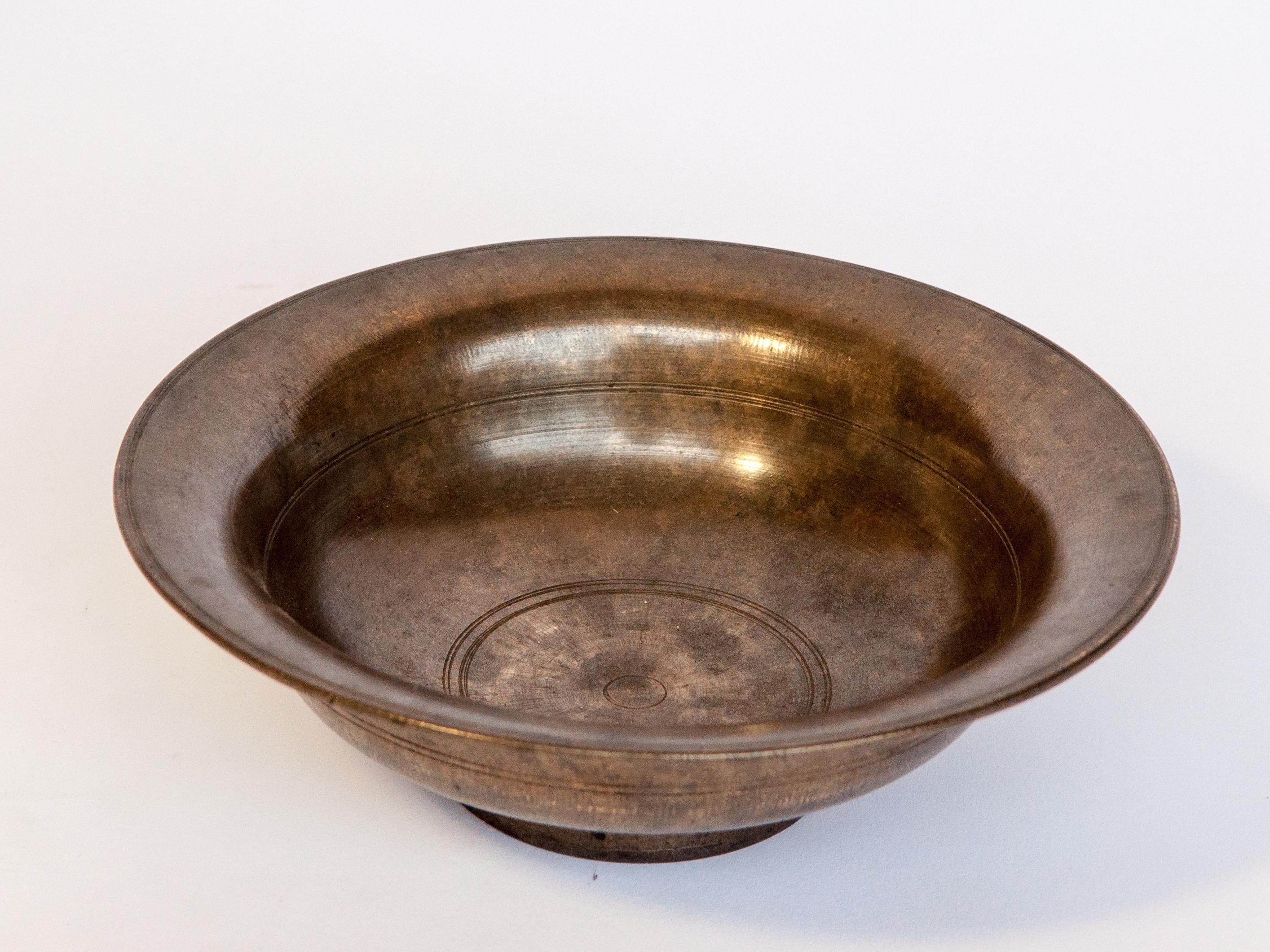 Vintage Tibetan / Nepali Tsampa Bowl, Bronze, Nepal, Early to Mid-20th Century In Good Condition In Point Richmond, CA