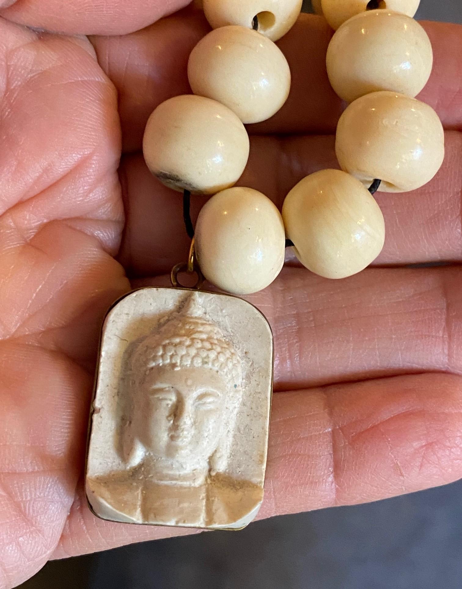 Bracelet bouddhiste vintage tibétain ou asiatique avec buste de Bouddha en perles de mala en vente 6