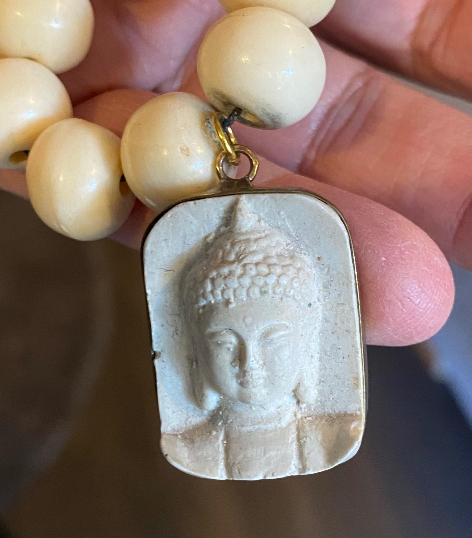 Bracelet bouddhiste vintage tibétain ou asiatique avec buste de Bouddha en perles de mala Bon état - En vente à Studio City, CA