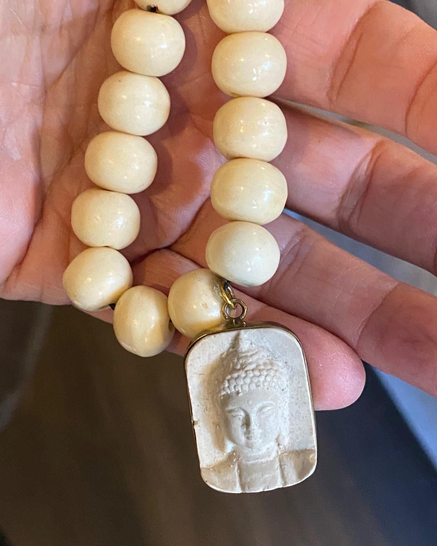 Métal Bracelet bouddhiste vintage tibétain ou asiatique avec buste de Bouddha en perles de mala en vente
