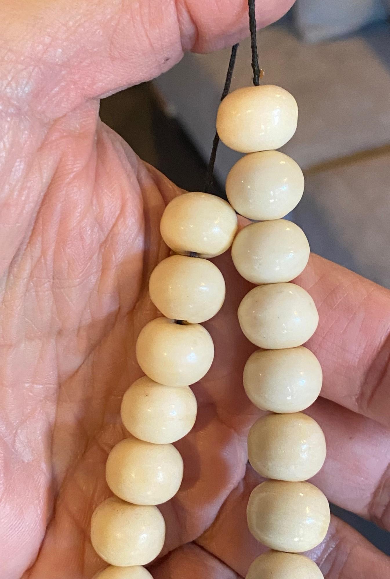 Bracelet bouddhiste vintage tibétain ou asiatique avec buste de Bouddha en perles de mala en vente 2