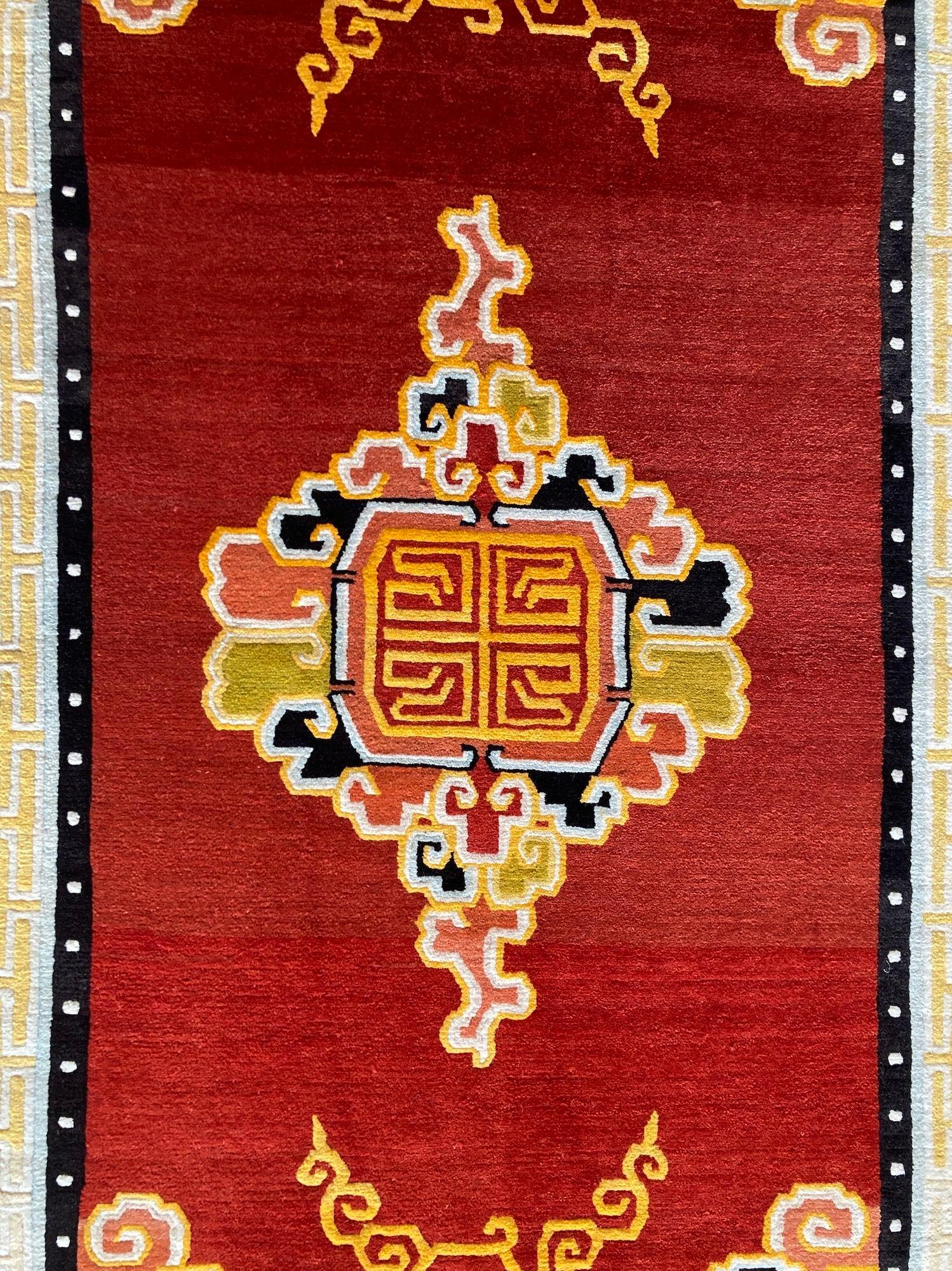 Tibetischer Vintage-Teppich 2,11 m X 1,24 m im Angebot 8
