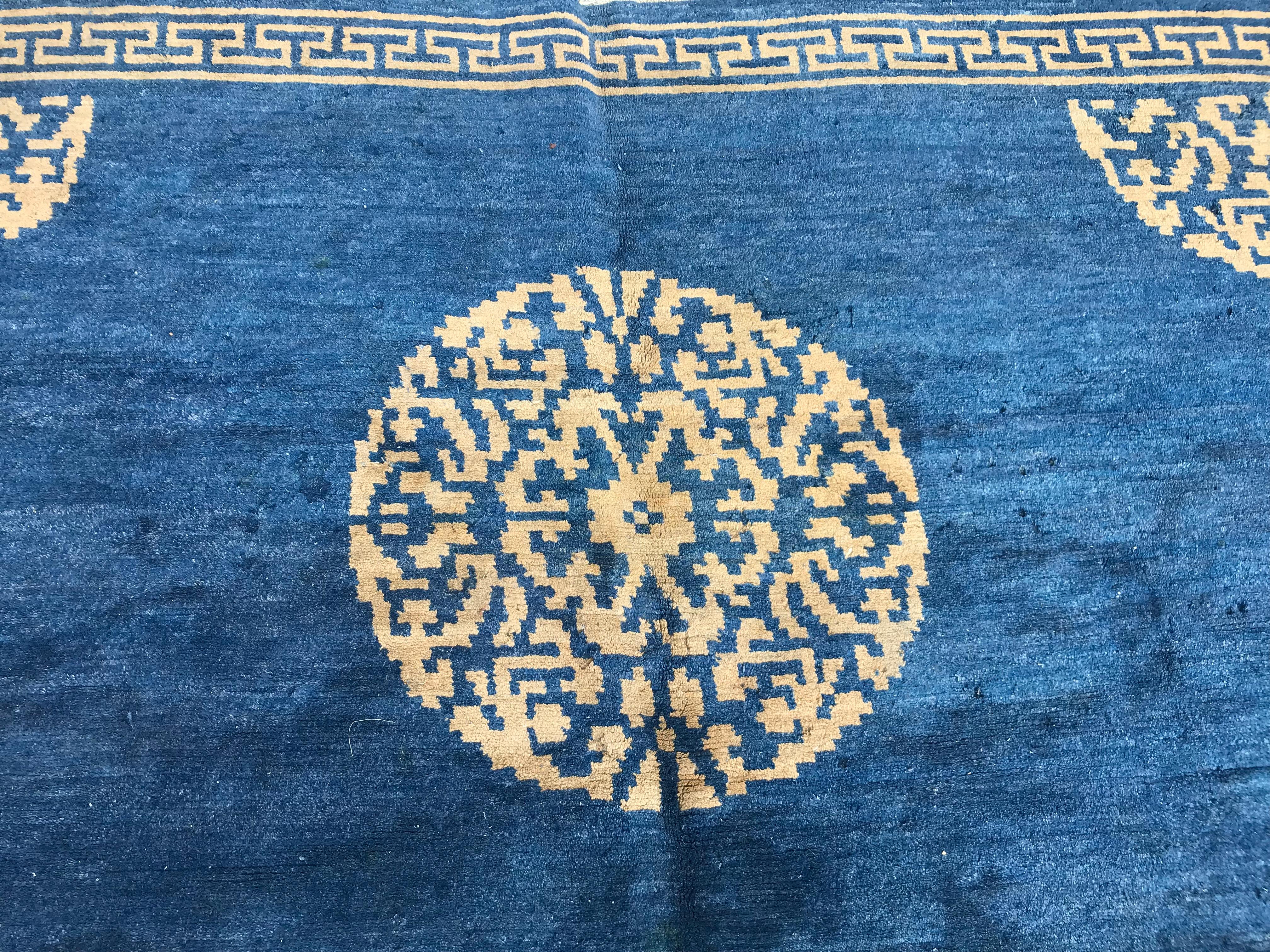 20ième siècle Bobyrug's Vintage Tibetan Rug Nepalese Chinese Style Rug en vente